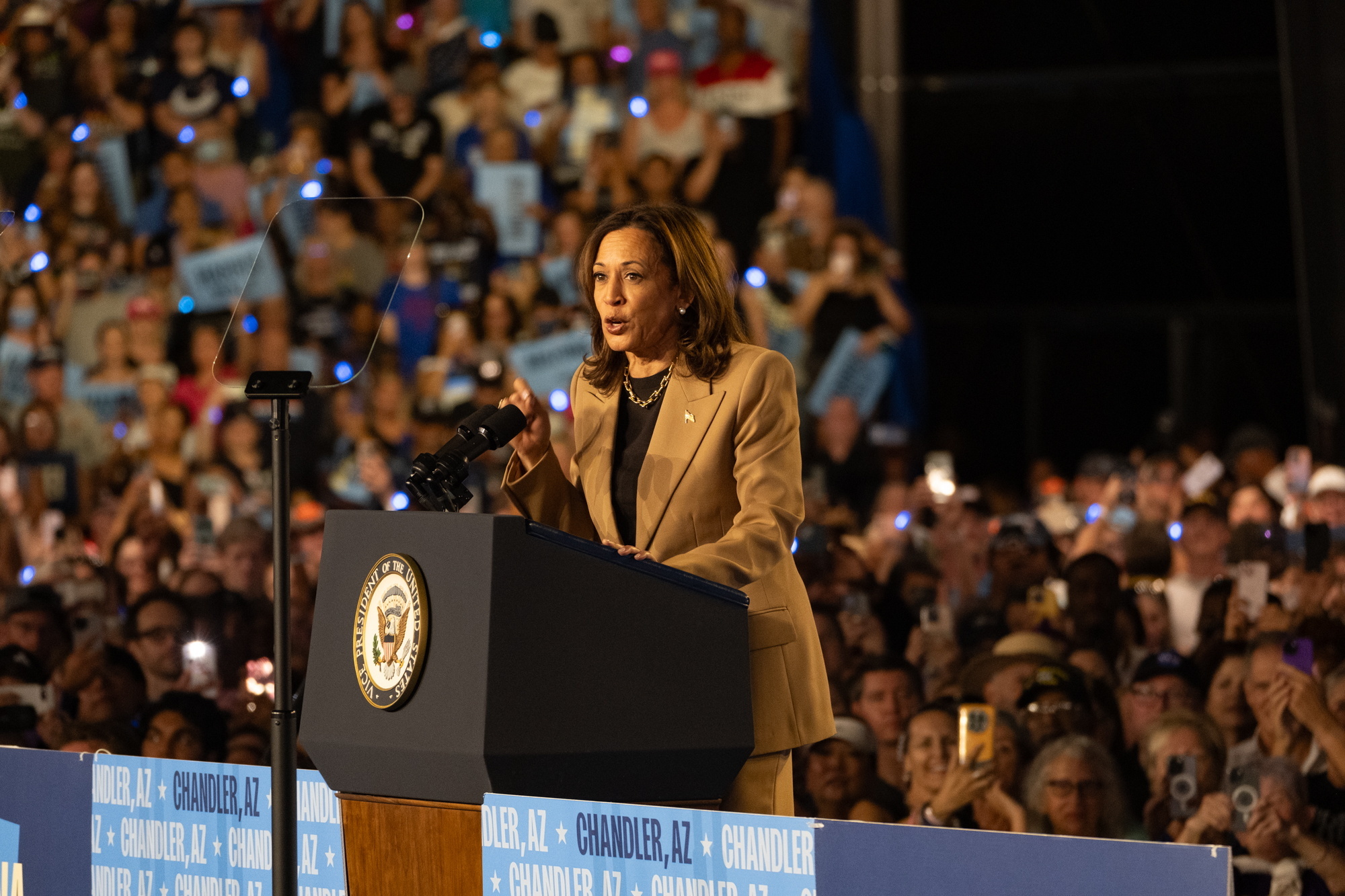 Eleições EUA: Kamala Harris mantém vantagem, mas perde terreno nas sondagens