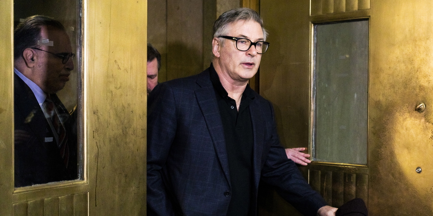 Alec Baldwin contrata ex-procurador federal para enfrentar processos por morte durante as filmagens