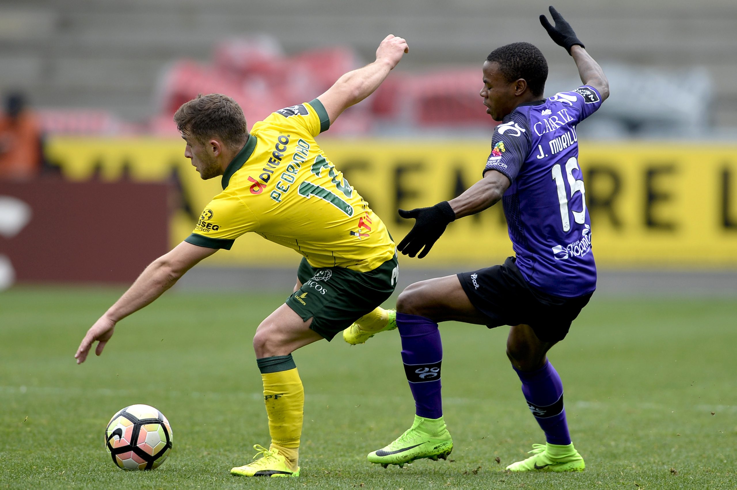 Tondela vence em Arouca e mantém luta pela manutenção