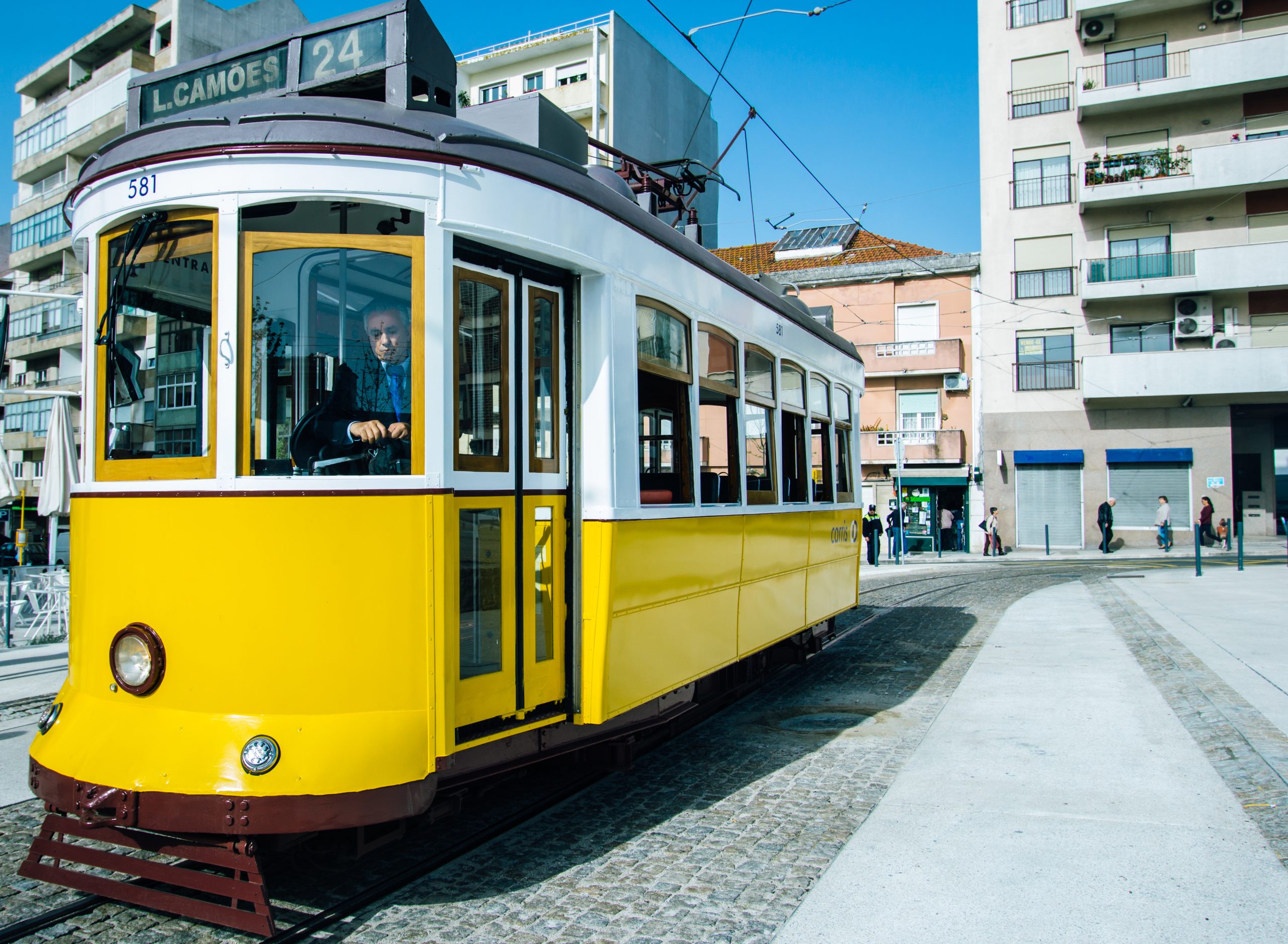 Câmara de Lisboa quer estender elétrico da Carris até ao Parque Tejo