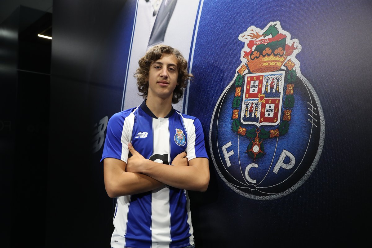 FC Porto renova com Fábio Silva, de 16 anos, até 2022