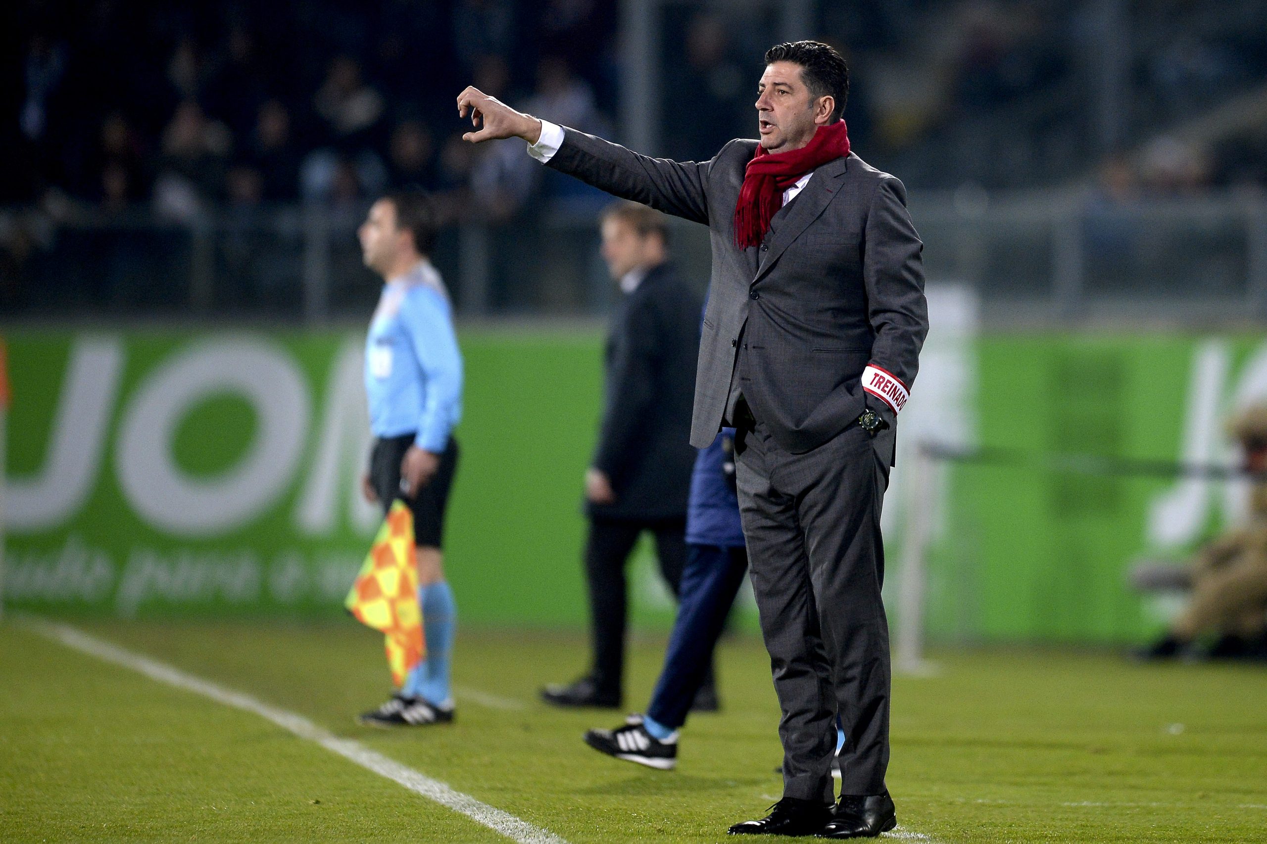 Rui Vitória confirma ausência de Jonas e deixa críticas à arbitragem