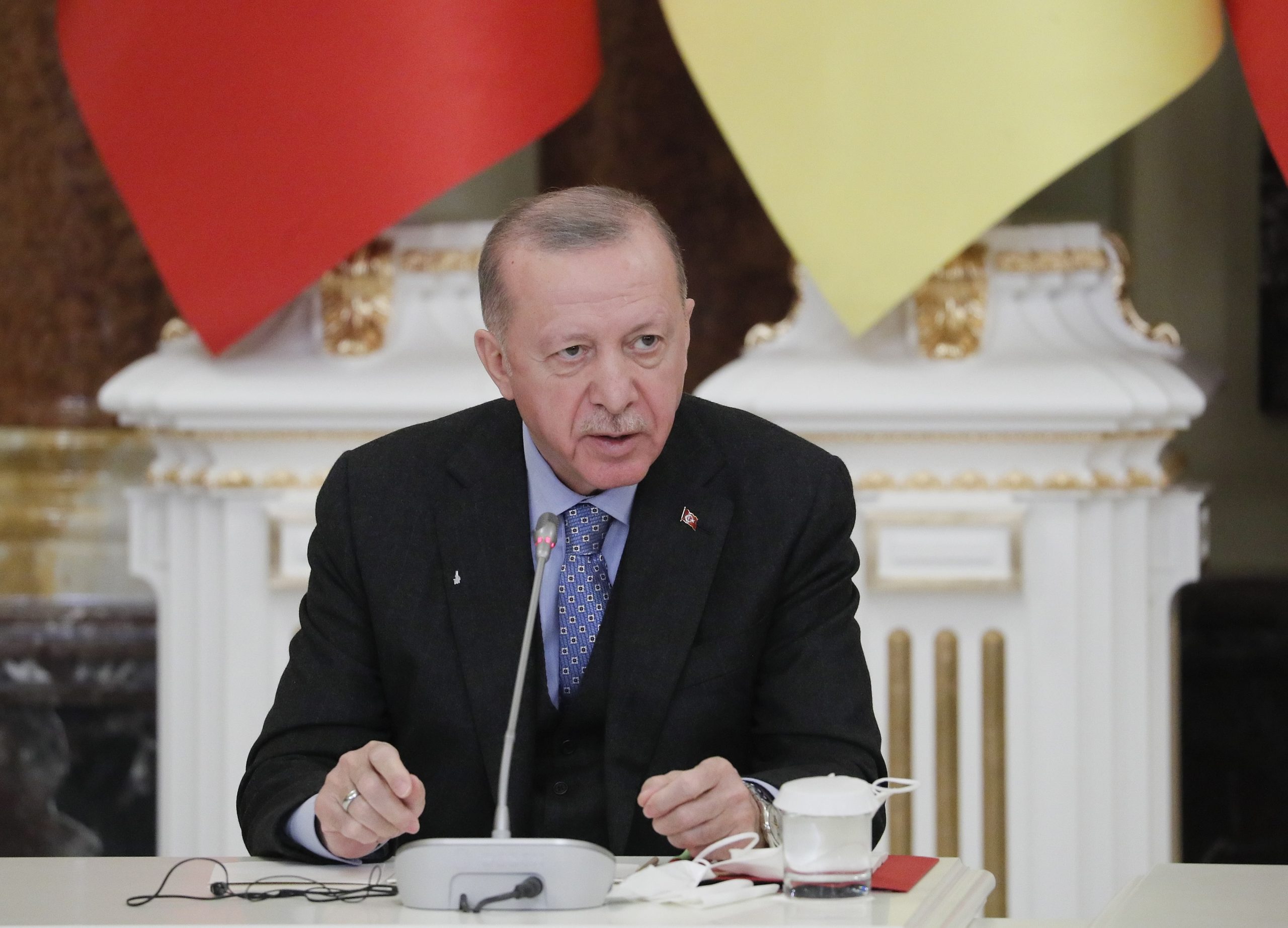 Erdogan diz a Putin que nunca reconhecerá “qualquer medida que afete a soberania e a integridade territorial da Ucrânia”