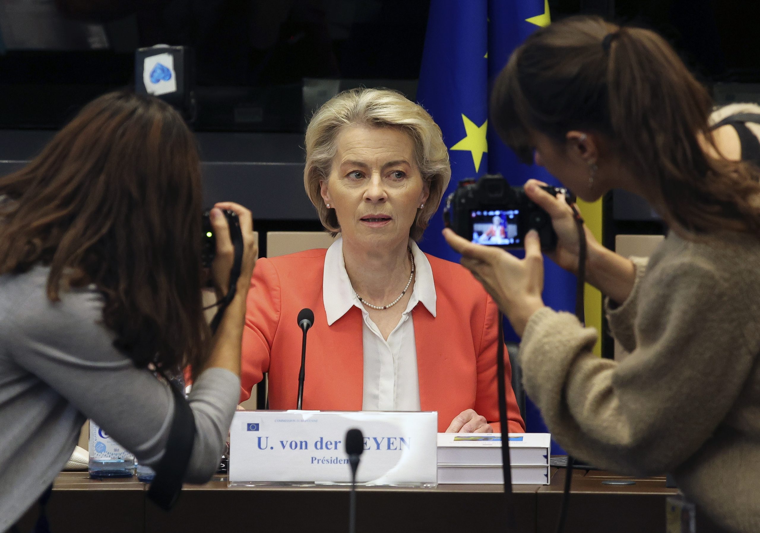 Von der Leyen recusa contradição entre apoio a Telavive e solidariedade com palestinianos