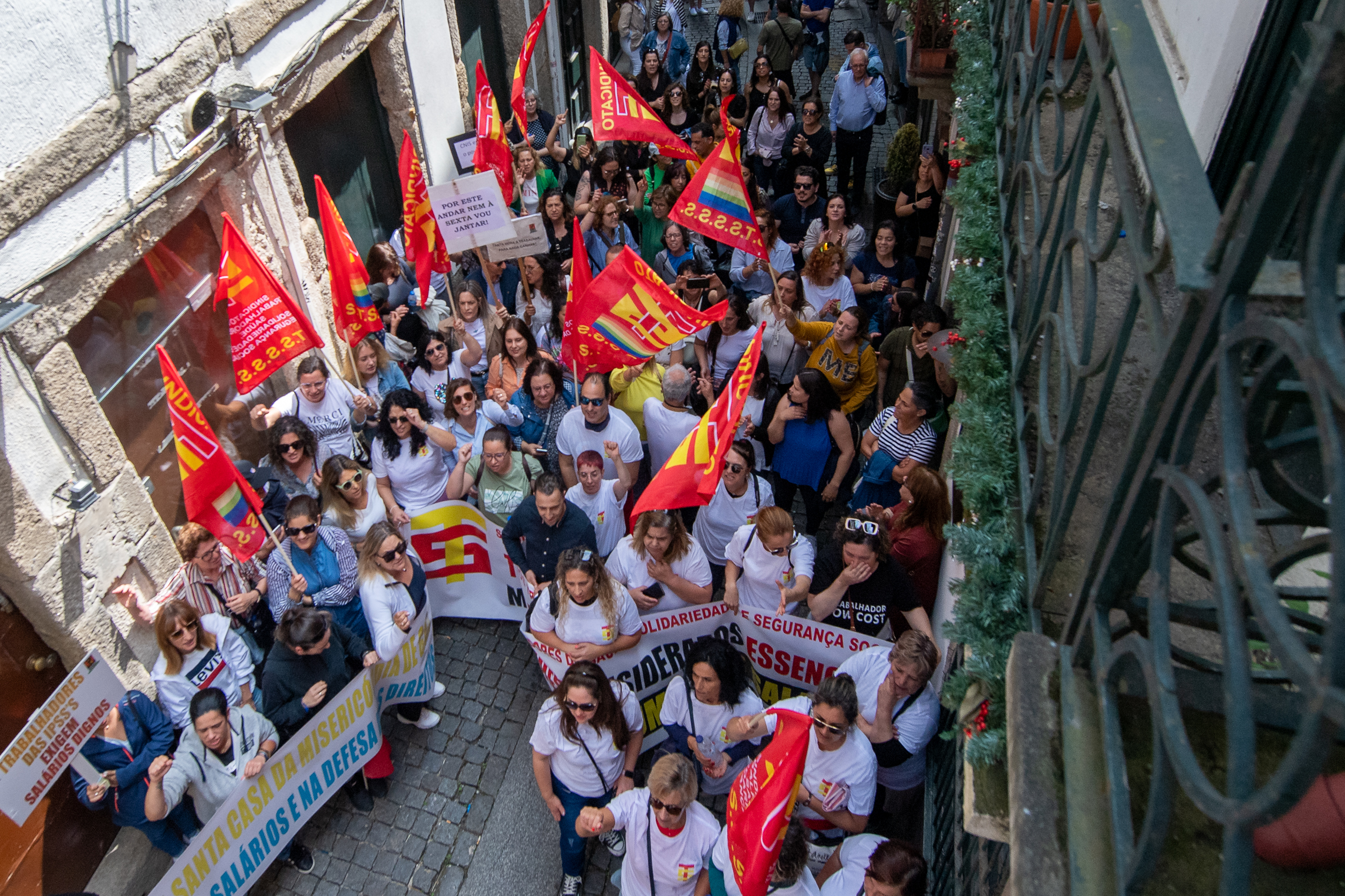 Mais de um milhão de trabalhadores abrangidos por contratação coletiva desde acordo de rendimentos
