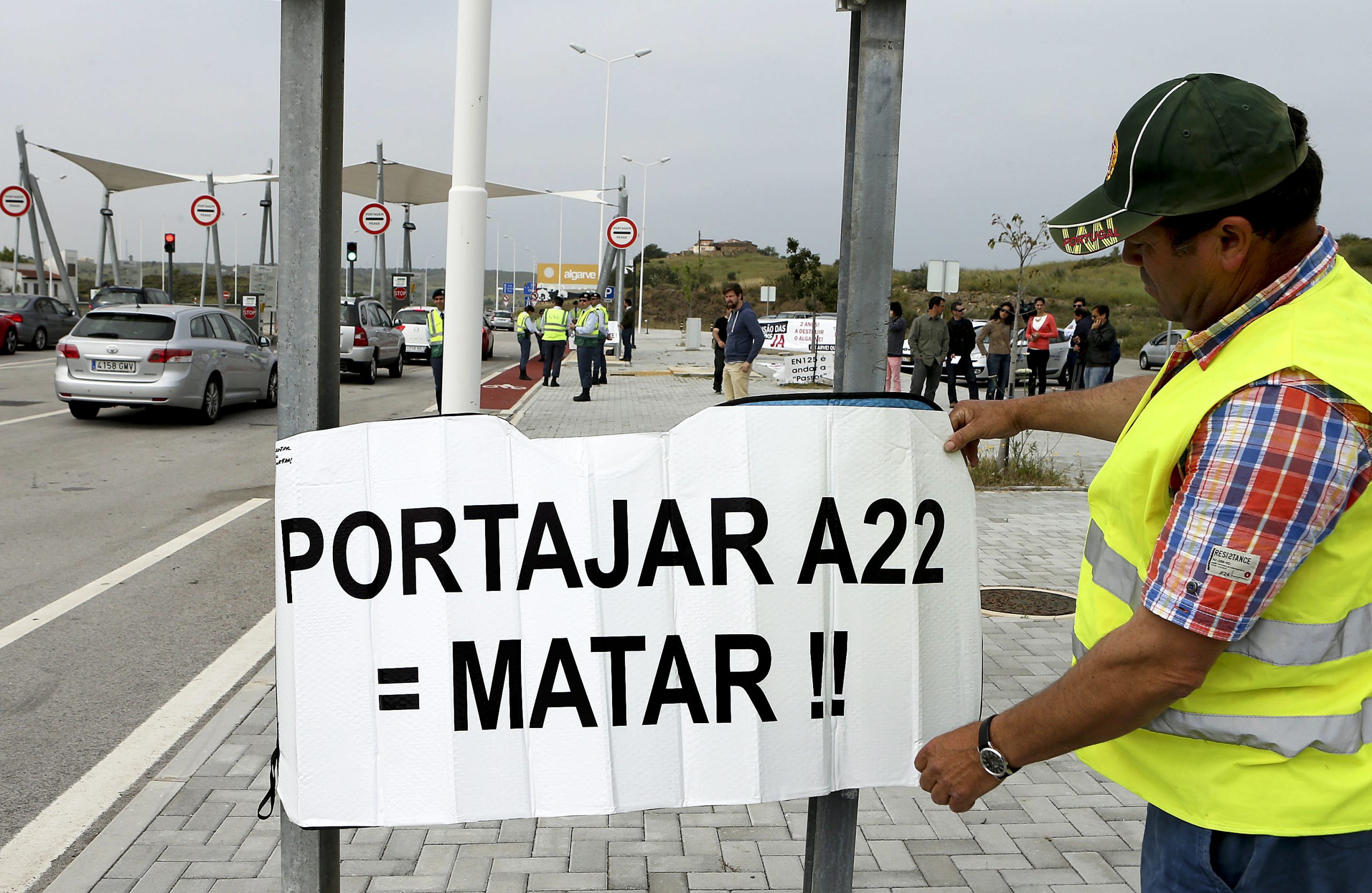 Comissão de Utentes da Via do Infante protesta contra 8 anos de portagens