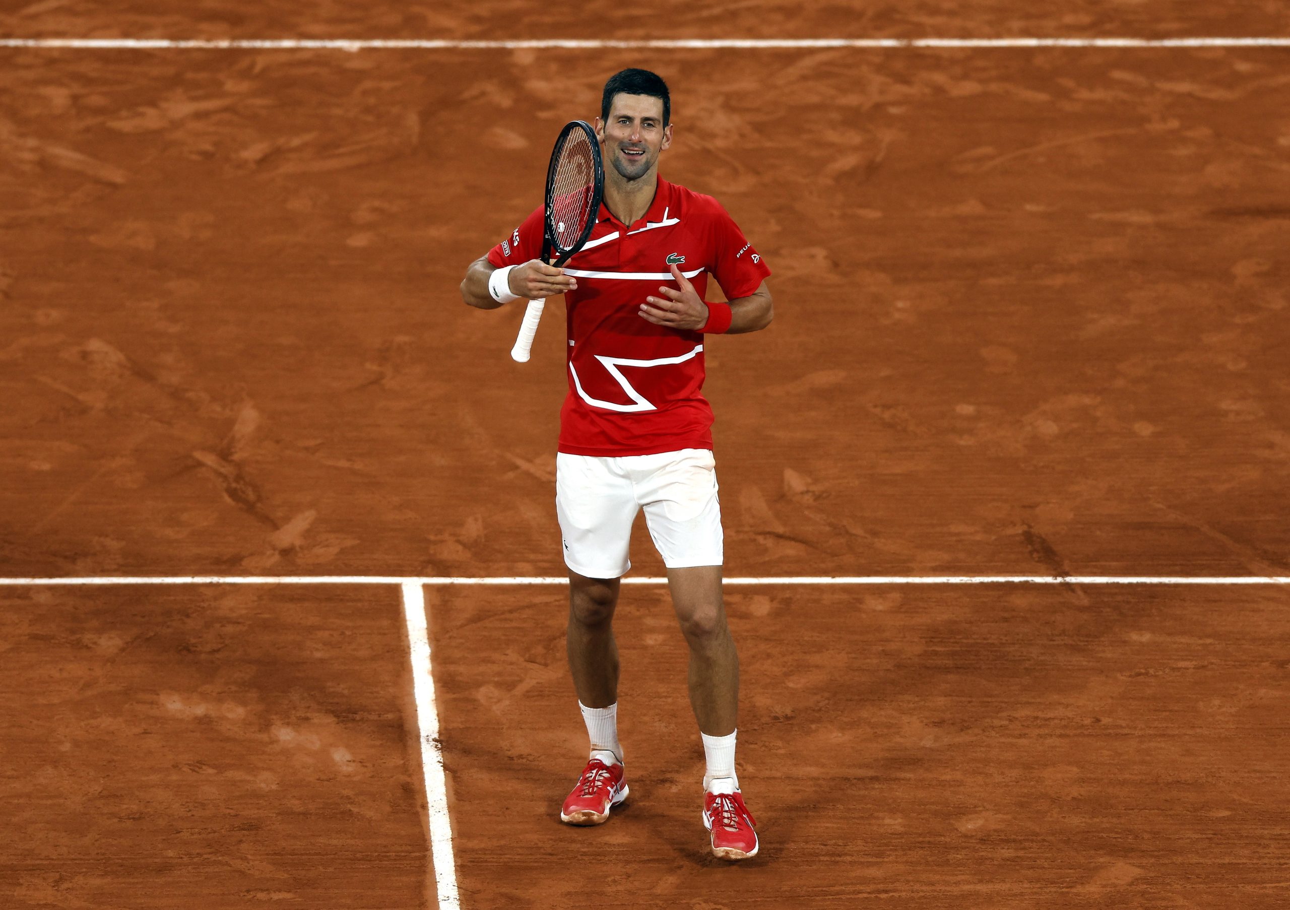 Djokovic bate russo Karen Khachanov 3-0 e está nos “quartos” de Roland Garros