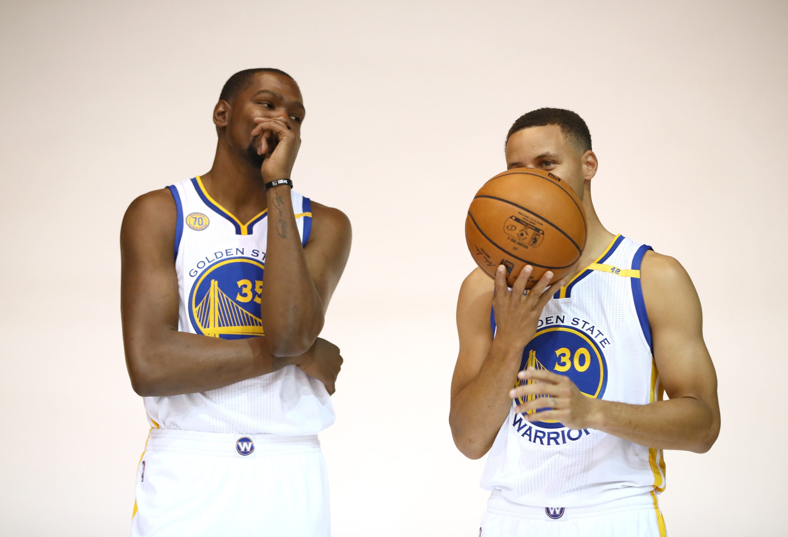 Warriors apuram-se para a final da NBA após quarta vitória sobre os Spurs