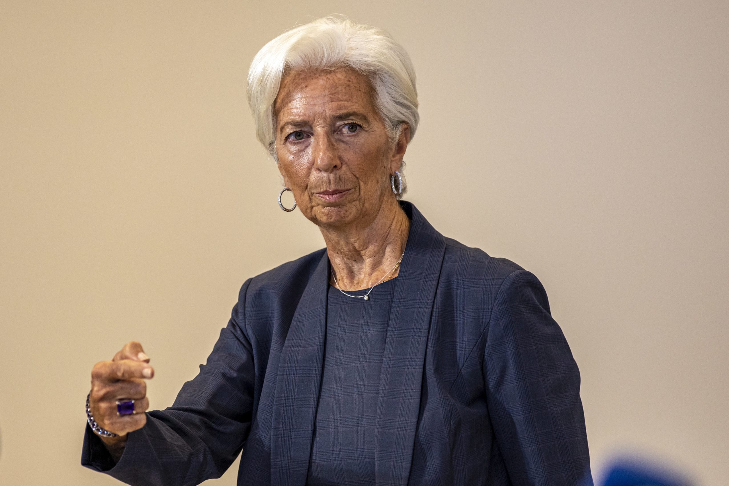 Lagarde diz que próximas subidas dos juros irão depender da inflação