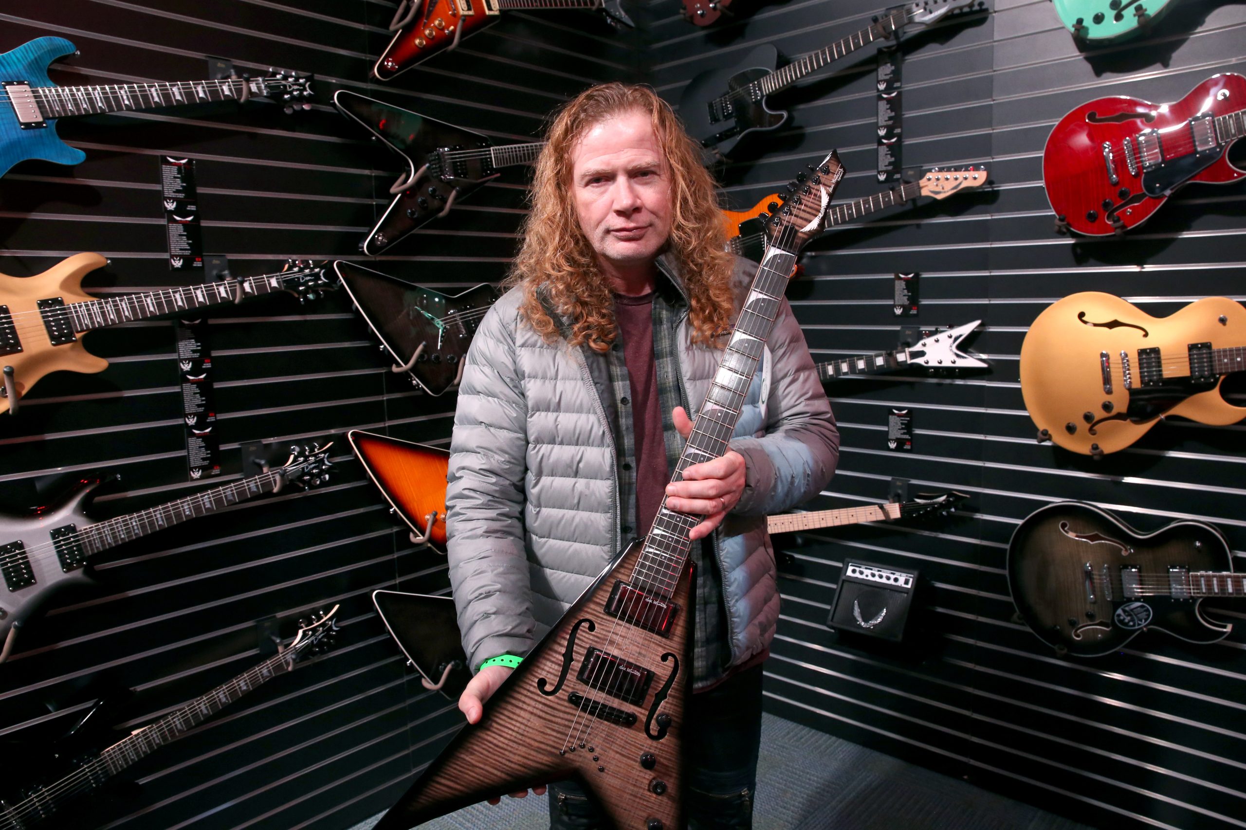 Dave Mustaine, líder dos Megadeth, foi diagnosticado com um cancro na garganta. Banda já cancelou datas