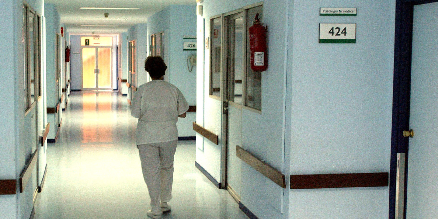 Covid-19: Jovens mulheres estão a ser “desproporcionadamente afetadas”