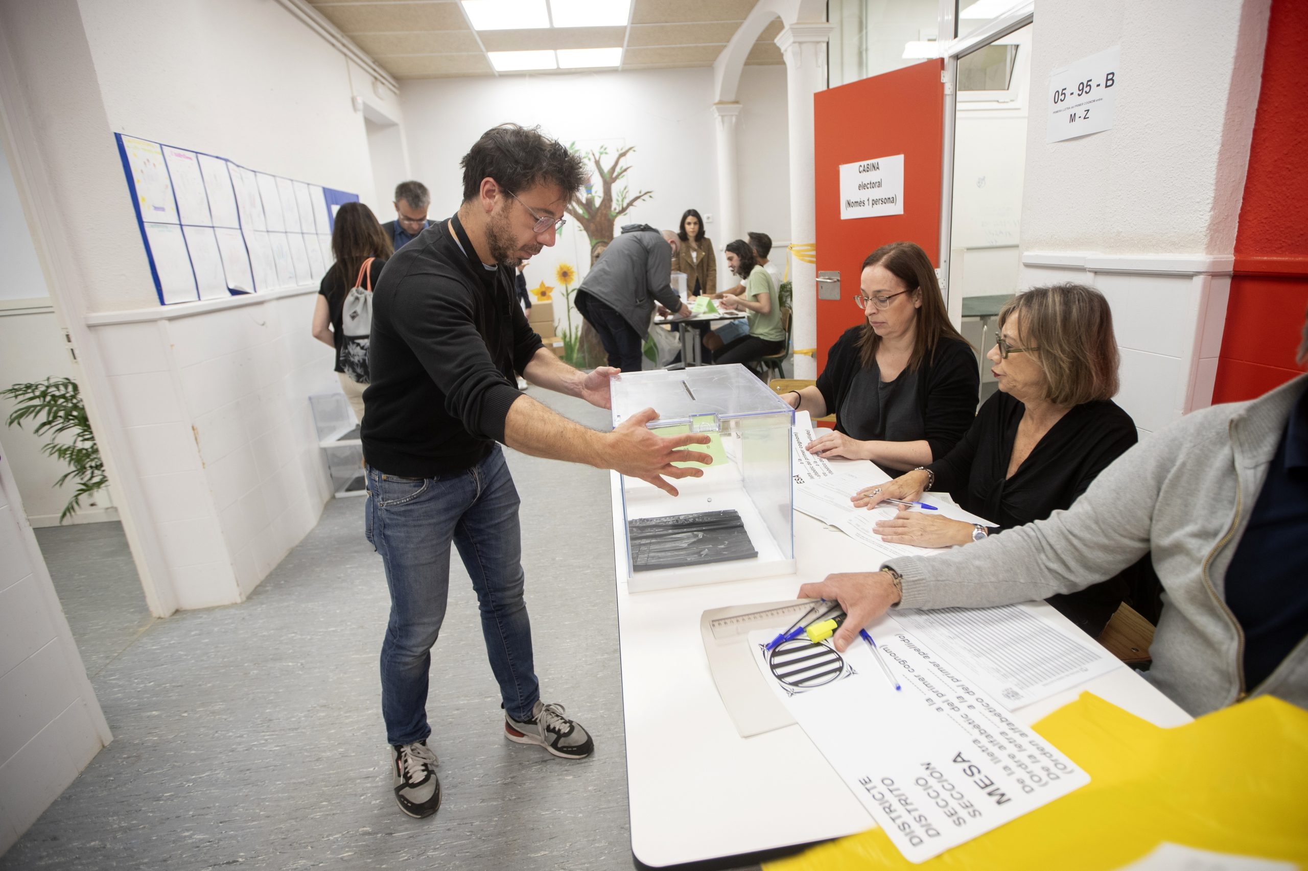 Catalunha: socialistas vencem, independentistas sem maioria garantida