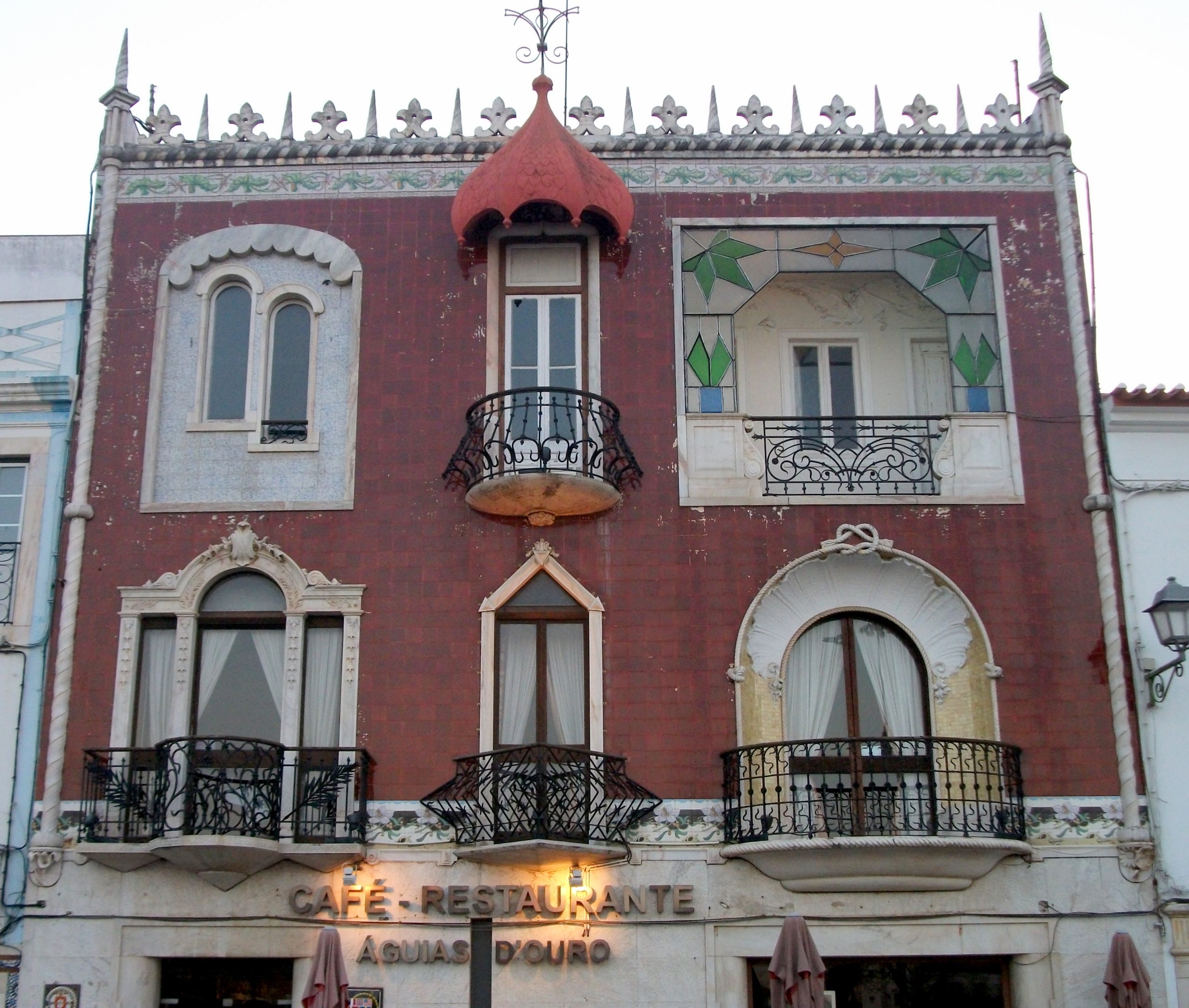 Café em edifício classificado de Estremoz encerra por falta de segurança do imóvel