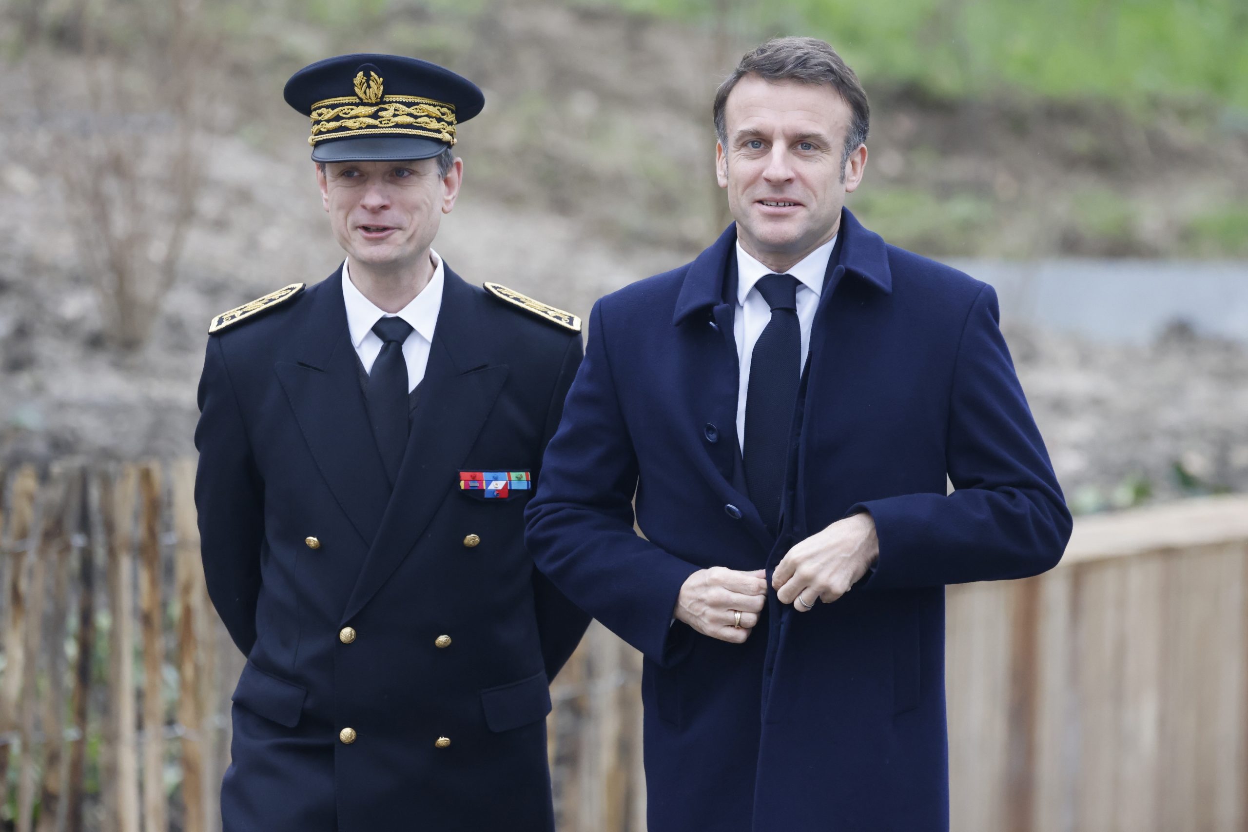 Emmanuel Macron promete nadar no rio Sena