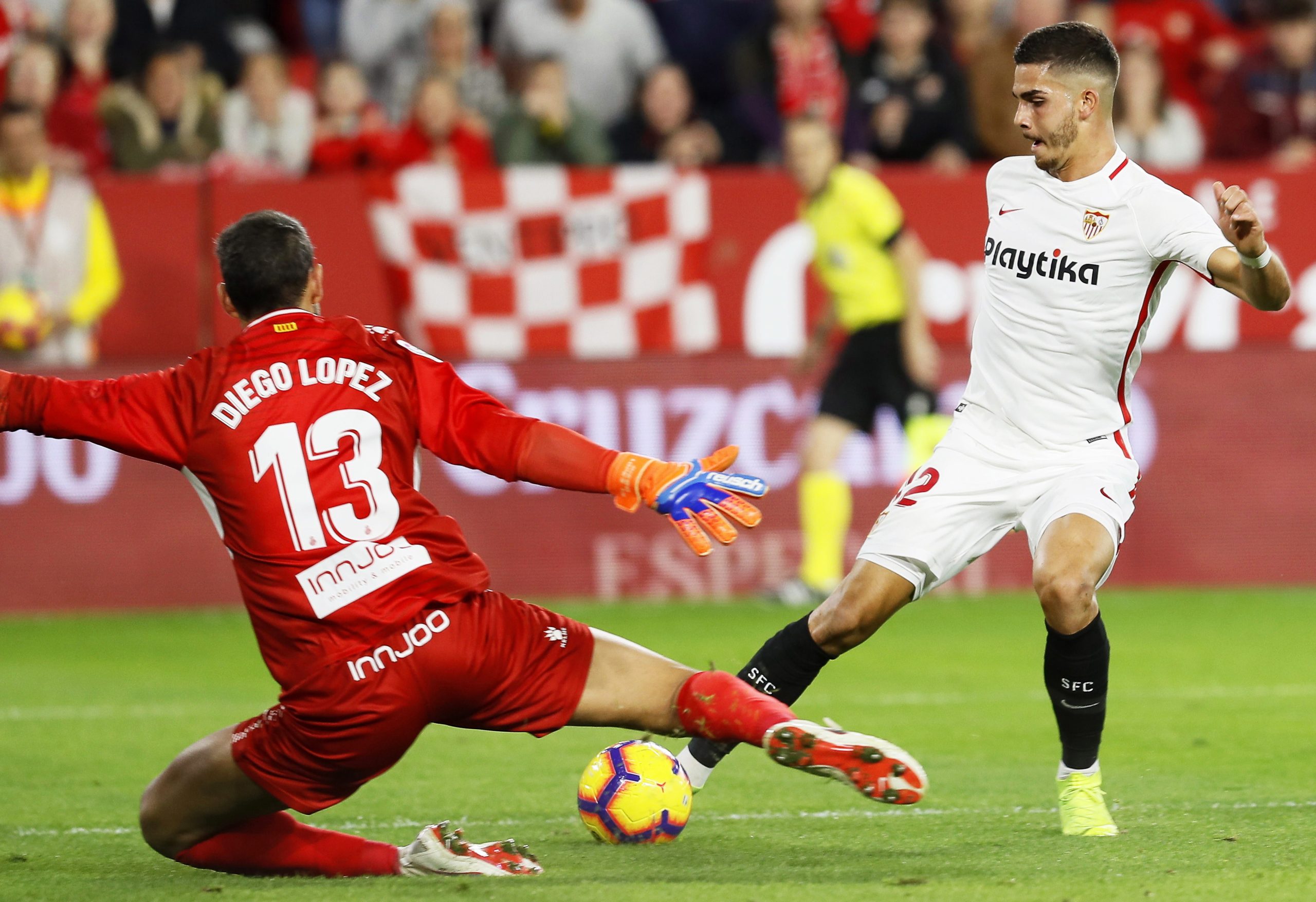 Sevilha de Carriço e André Silva vence e fica a um ponto do líder FC Barcelona