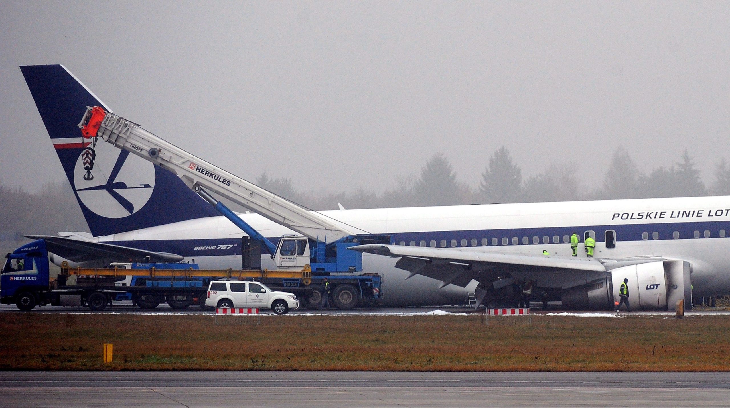 Avião aterrou de emergência em aeroporto na Polónia