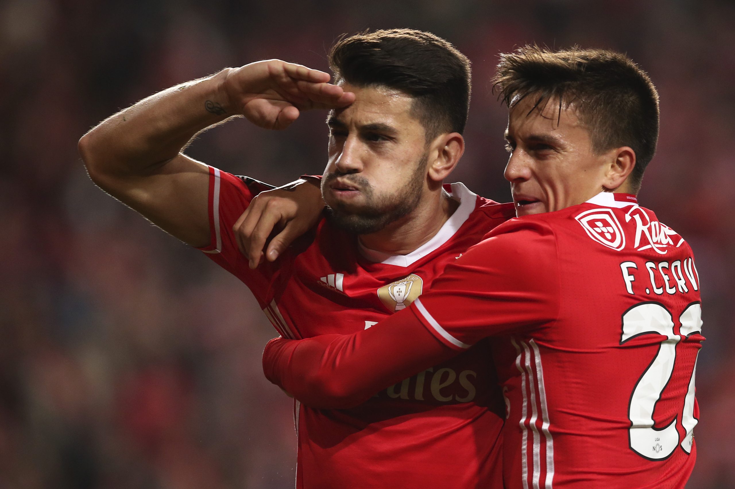 Benfica defende liderança da Primeira Liga no Funchal antes do dérbi com o Sporting