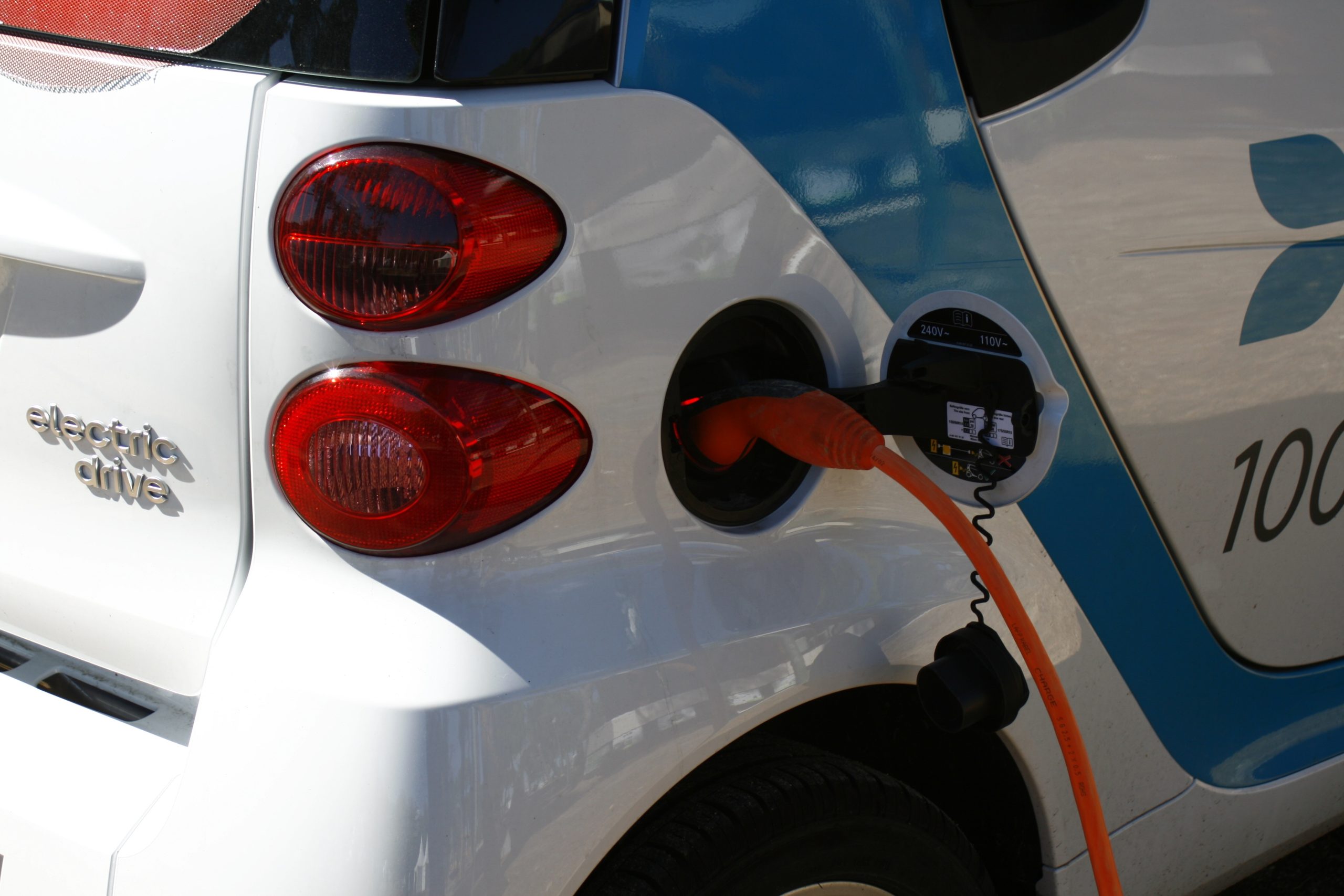 Vendas de veículos elétricos aumentam, mas covid-19 pode comprometer setor