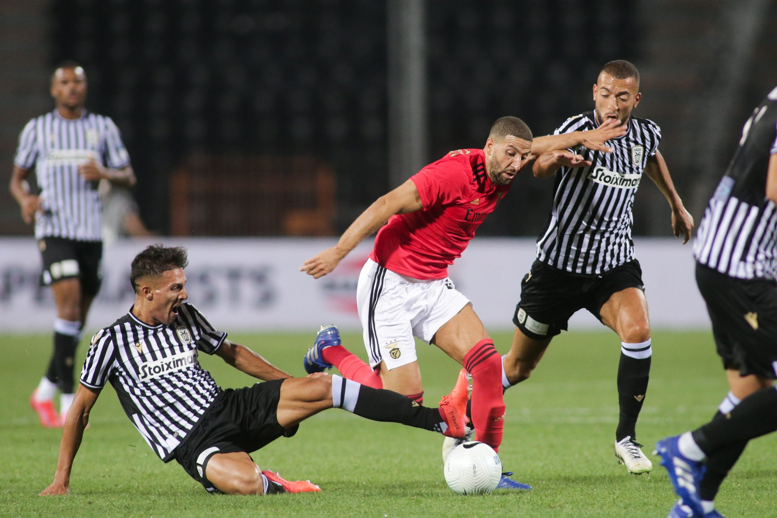 Liga Europa: Benfica confirma ‘positivo’ de Taarabt e Jesus chama jogadores da formação