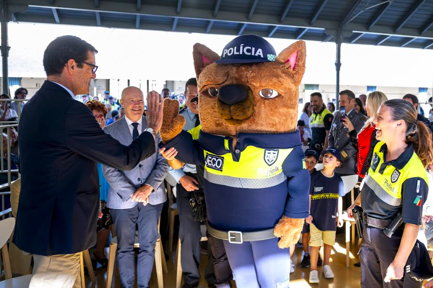 Não pertence à “Patrulha Pata”, mas “Jeco” é a nova mascote da Polícia Municipal do Porto