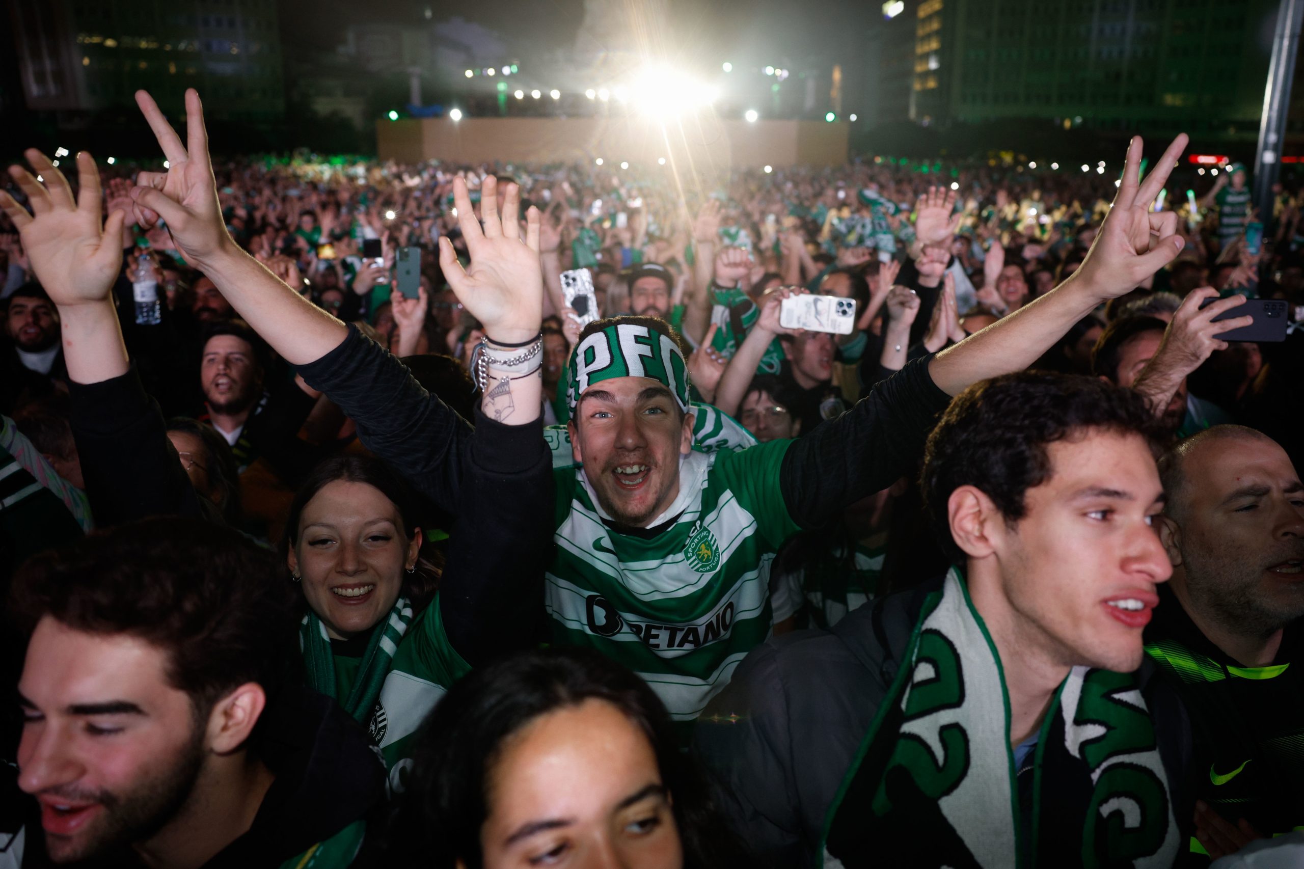 Sporting campeão: Jogadores chegaram ao Marquês perante milhares de pessoas