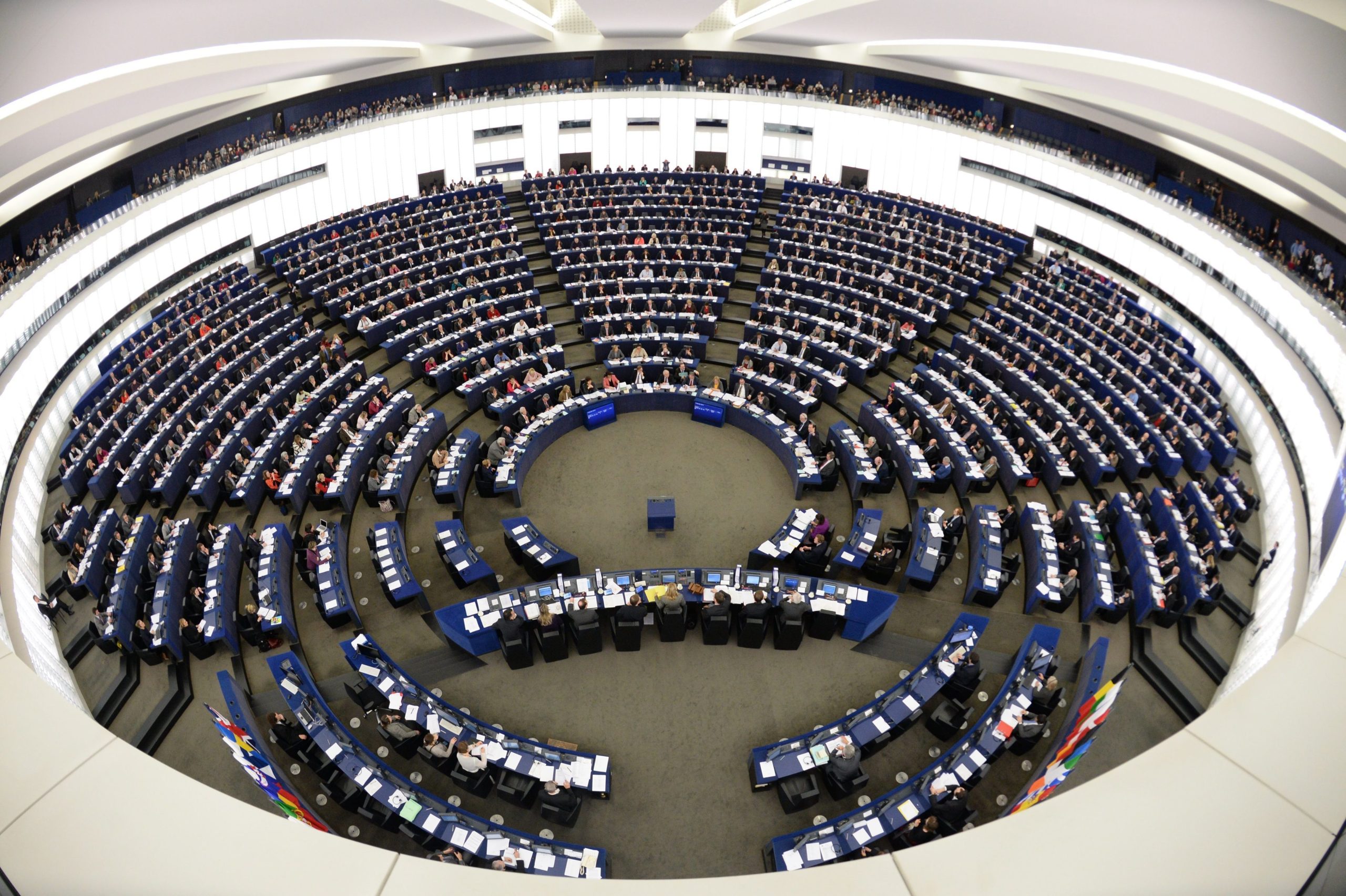 China vai suspender sanções a eurodeputados com vista a acordo de investimento