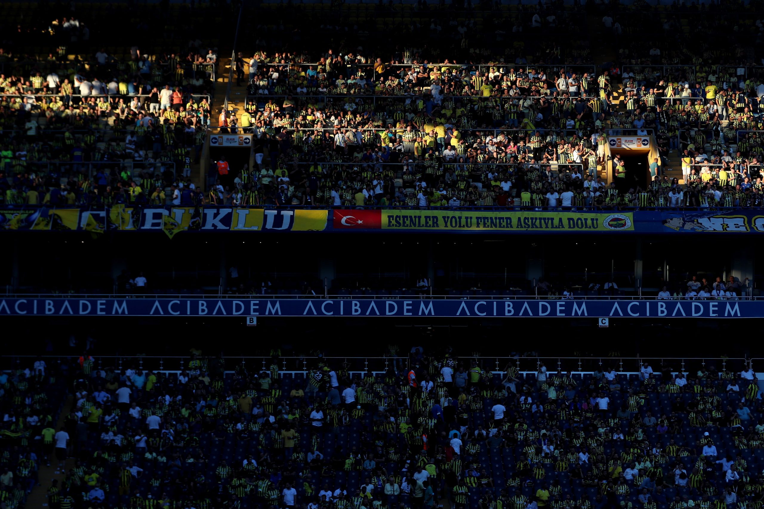 46 detidos na Turquia por manipulação de resultados, capitão do Fenerbahçe incluído