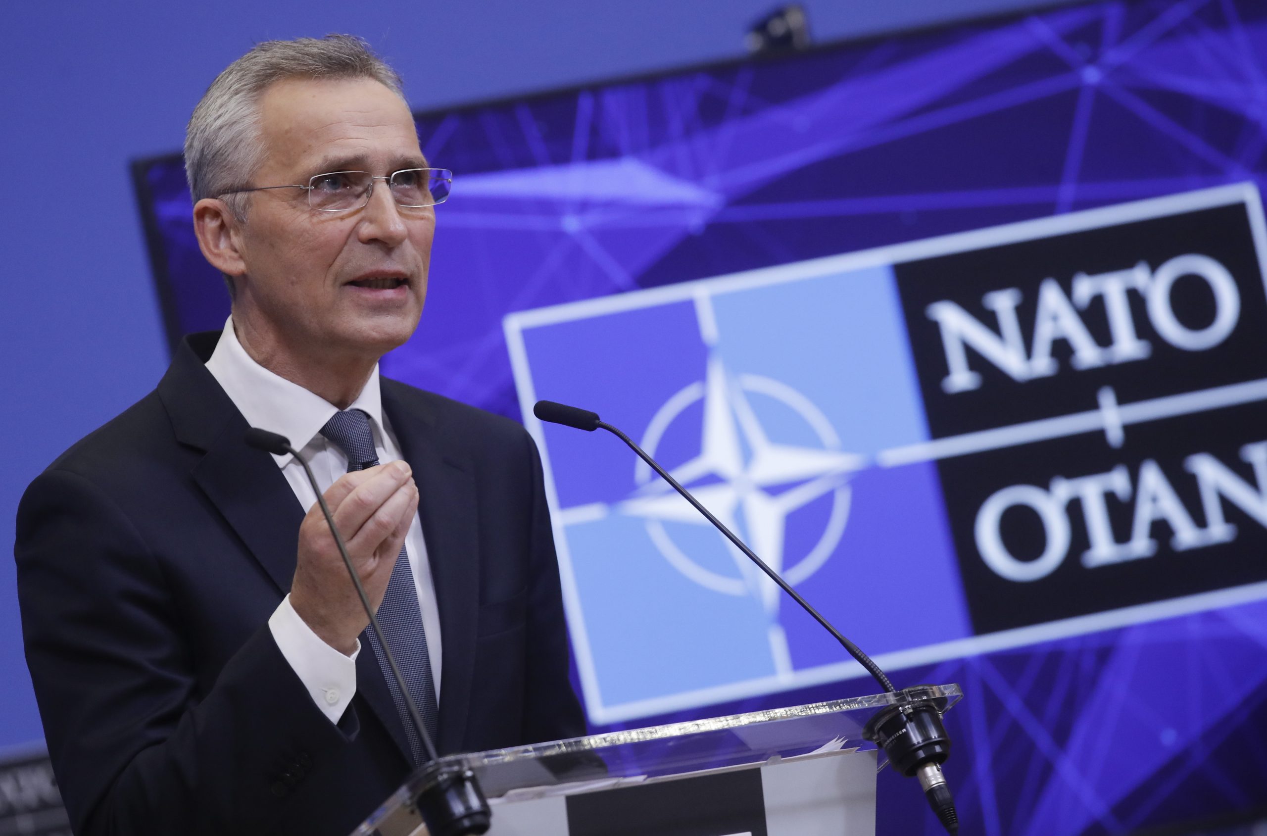 Ucrânia: Chefe da NATO diz que reforço militar russo continua e risco de conflito é “real”