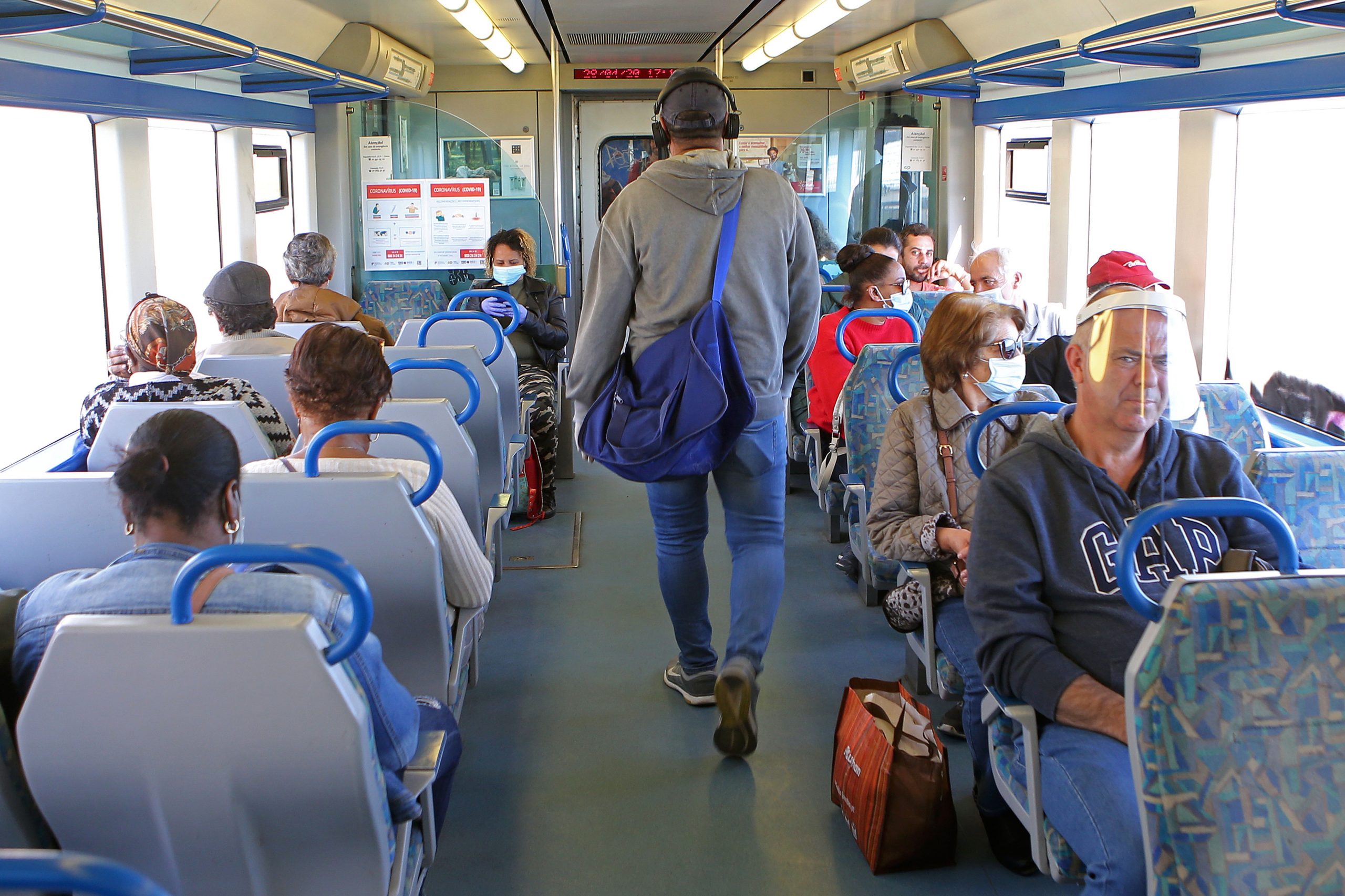 Covid-19: CP mantém 100% da oferta de comboios urbanos, regionais e inter-regionais