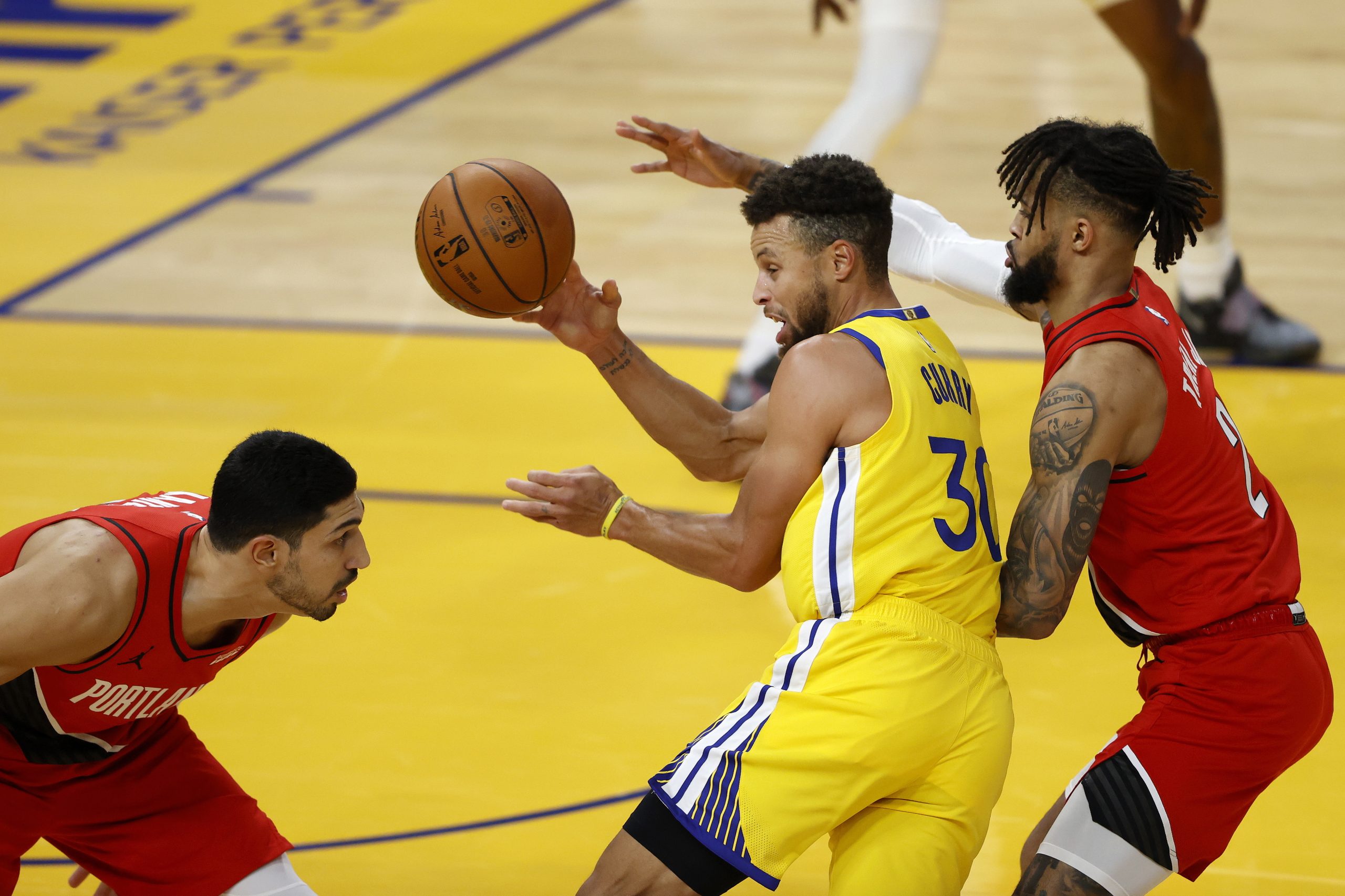NBA: Curry faz 62 pontos na vitória dos Warriors frente a Portland na NBA