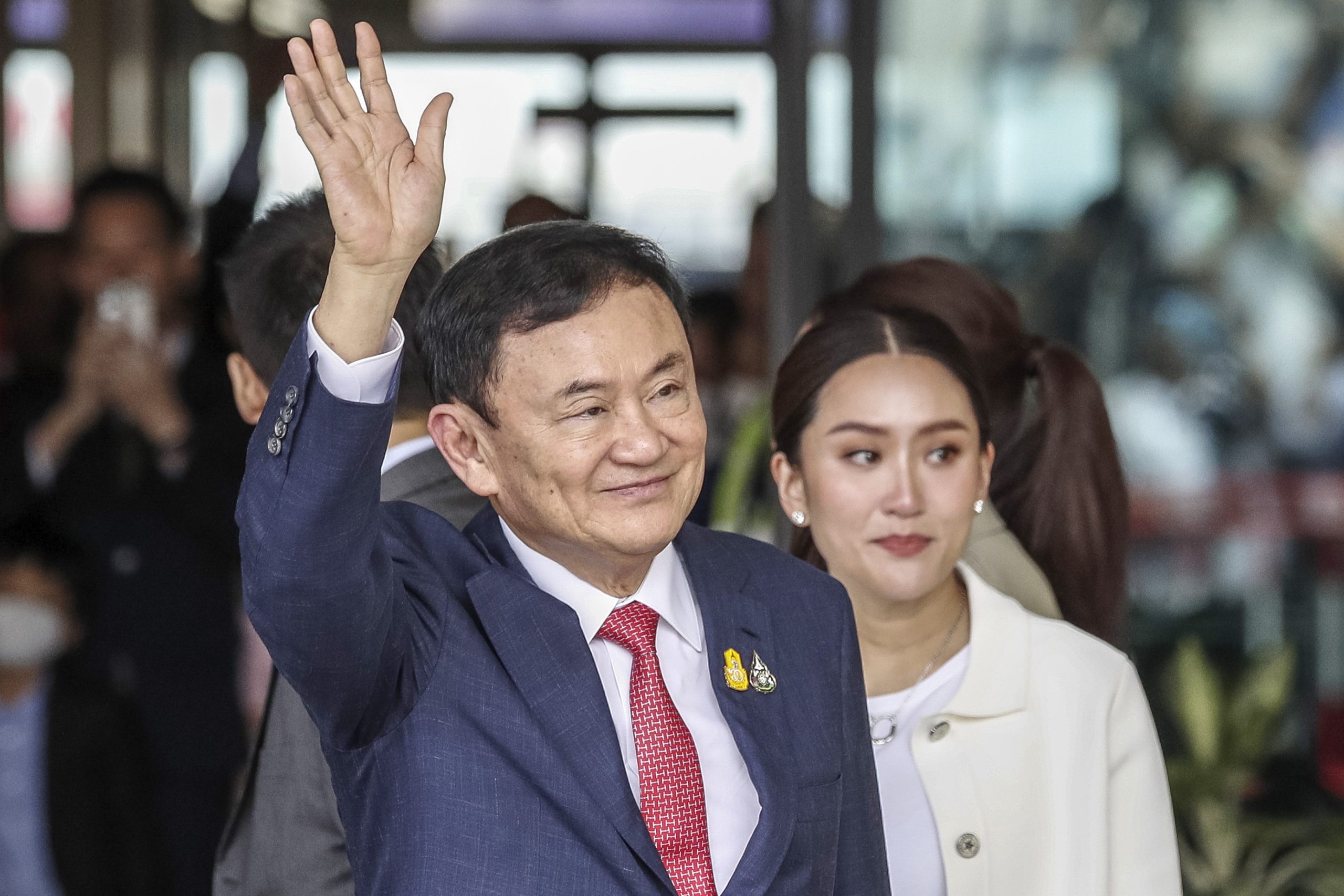 Ex-primeiro ministro tailândes Thaksin Shinawatra deixou o hospital onde estava detido