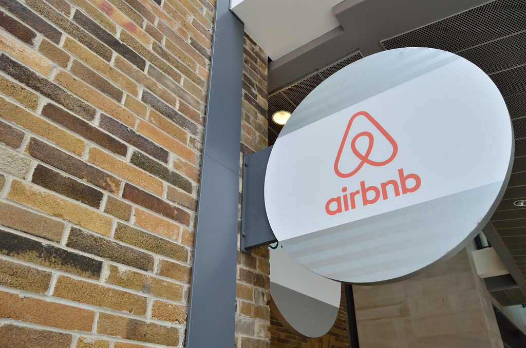 PSP e Airbnb estabelecem parceria e alertam para burlas relacionadas com as férias