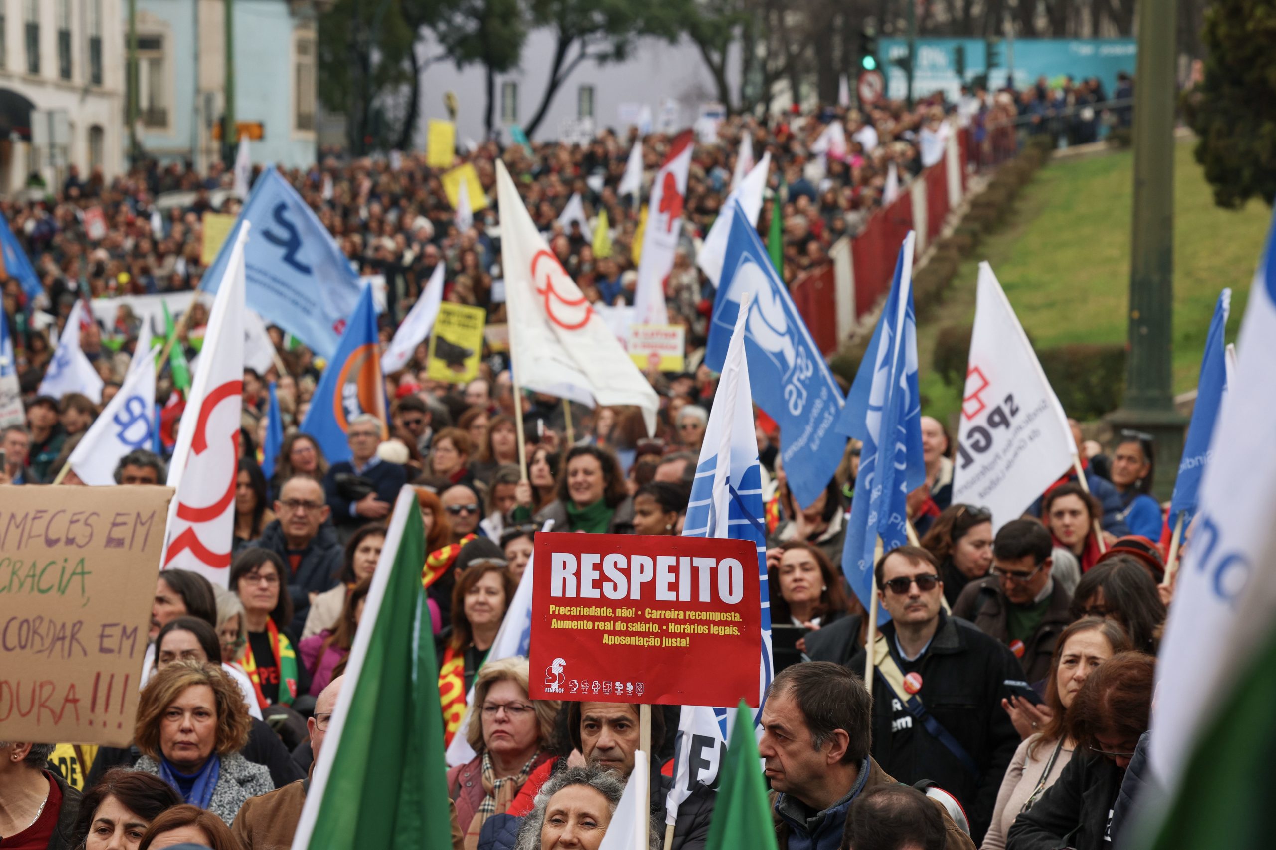 O que ainda separa os professores do ministério da Educação?