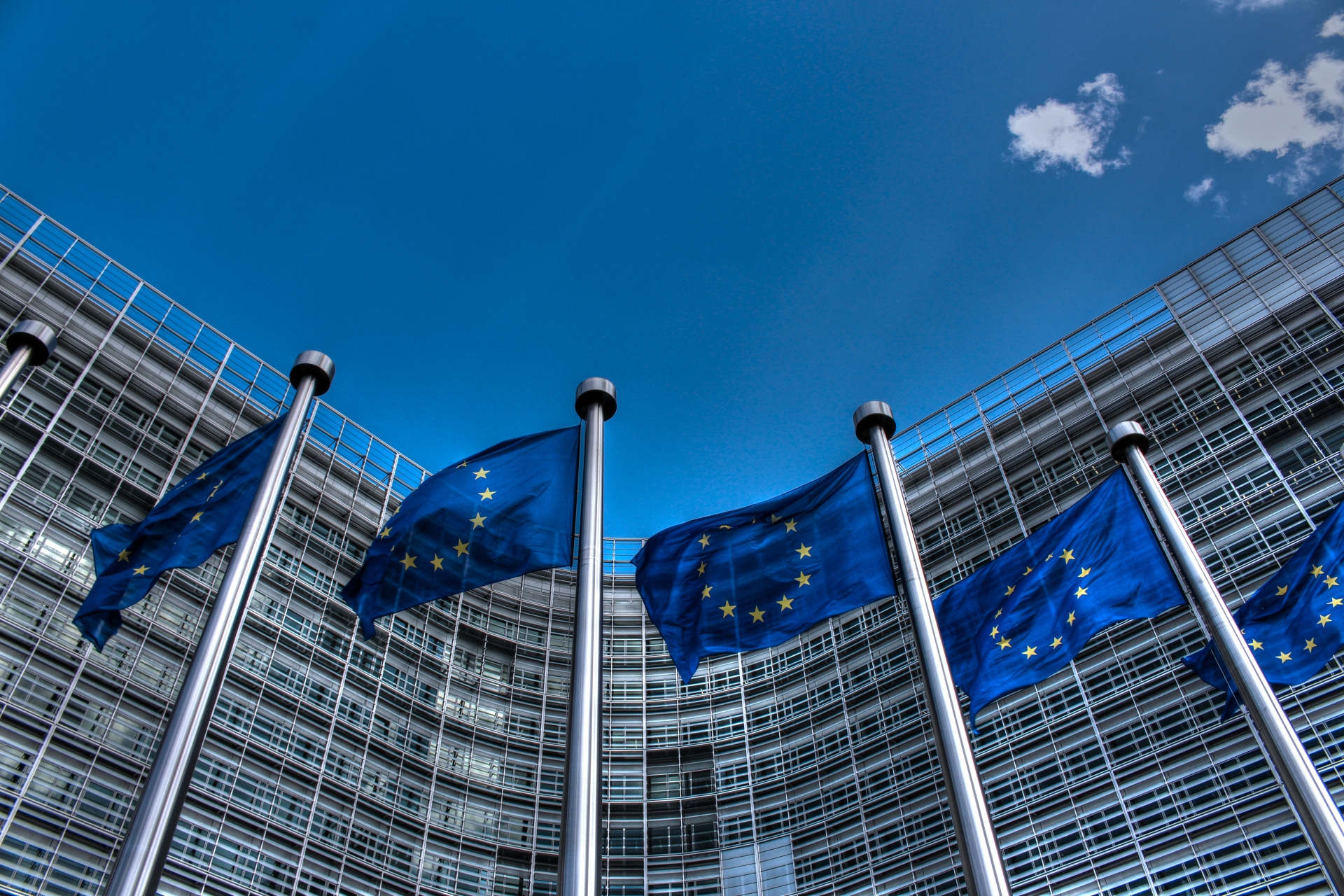União Europeia quer solução temporária de imposto sobre serviços digitais até final do ano