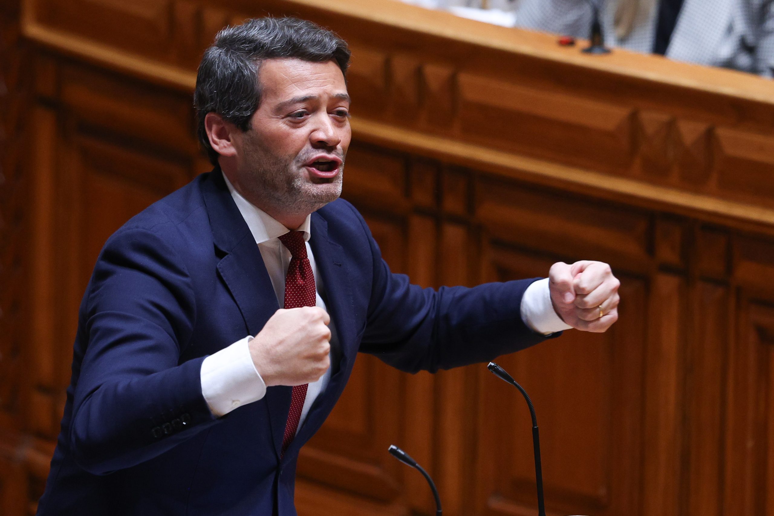Ventura “vai ponderar” se aceita agravar sanções a deputados, sendo que é o o mais ofendido