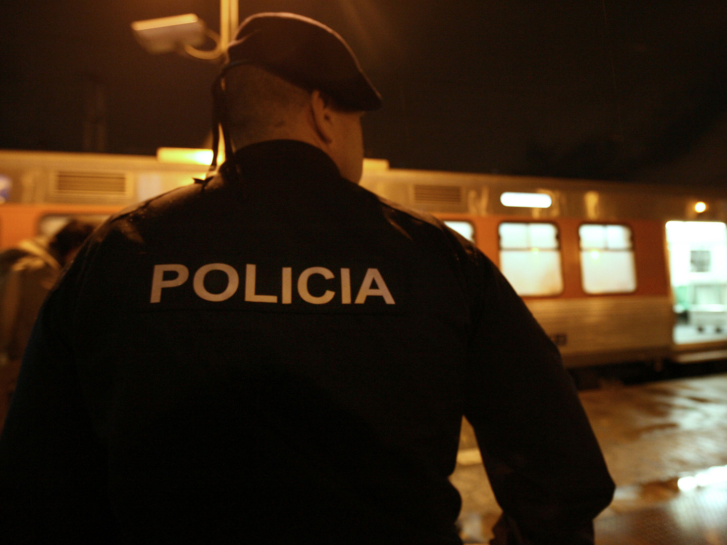 Mulher morre após ter sido colhida por comboio na Linha de Sintra