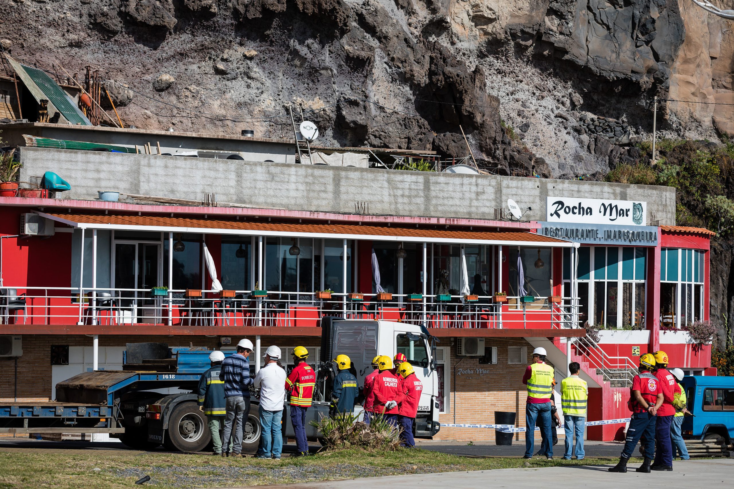 Madeira. Jovem de 23 anos morre soterrada em derrocada que atingiu restaurante