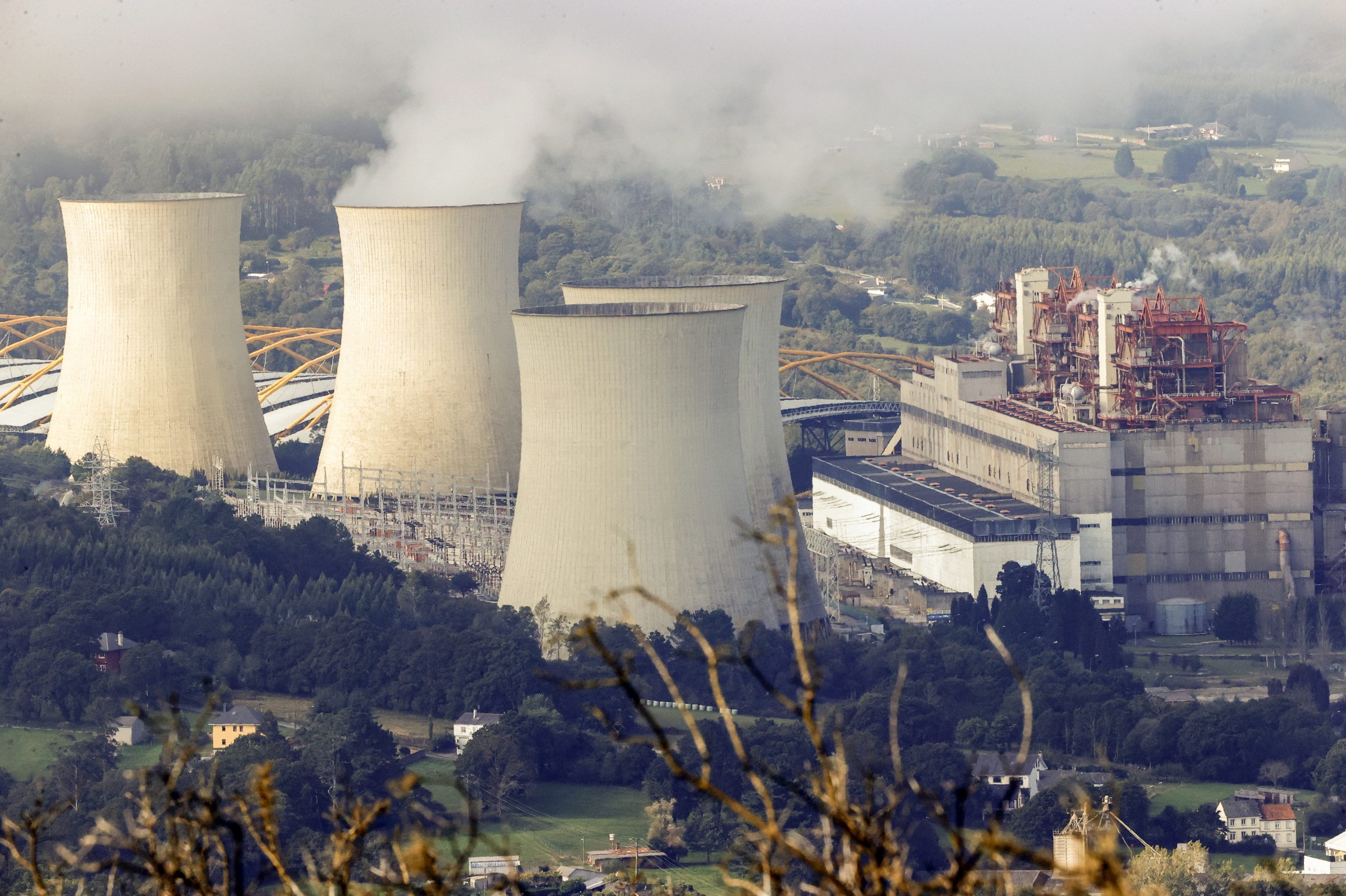 AIE prevê pico de combustíveis fósseis esta década e aquecimento de 2,4 graus