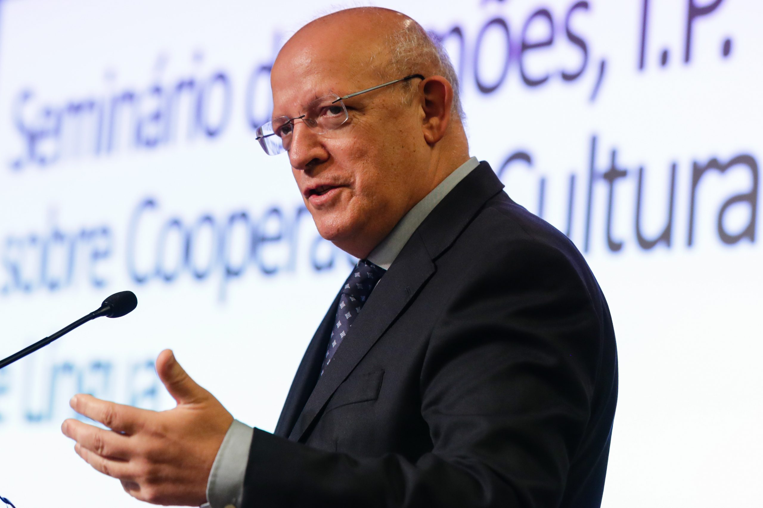 MNE fala em consenso europeu fácil no apoio a solução política para Líbia