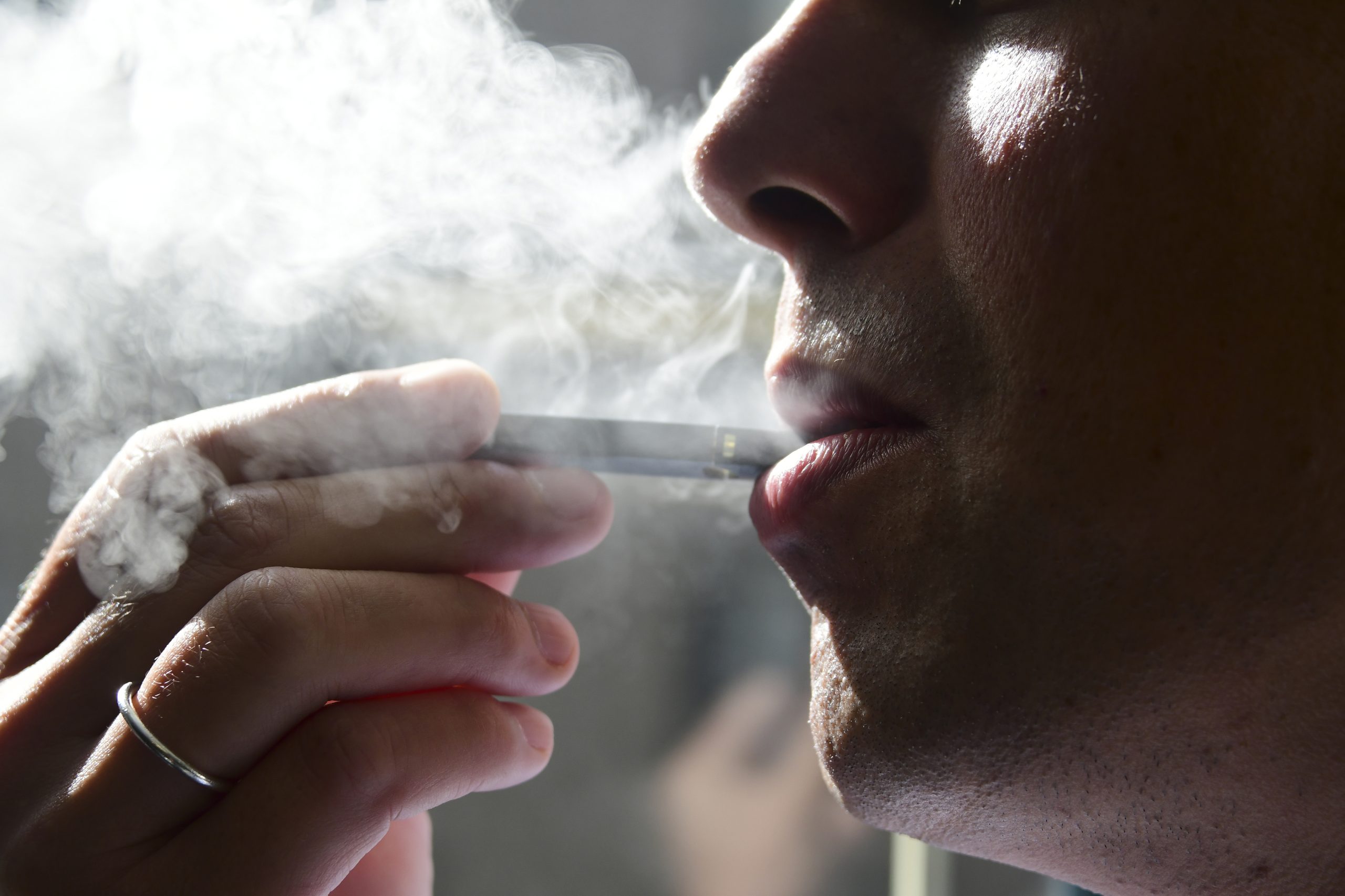 DGS desaconselha uso de cigarros eletrónicos devido a riscos para a saúde