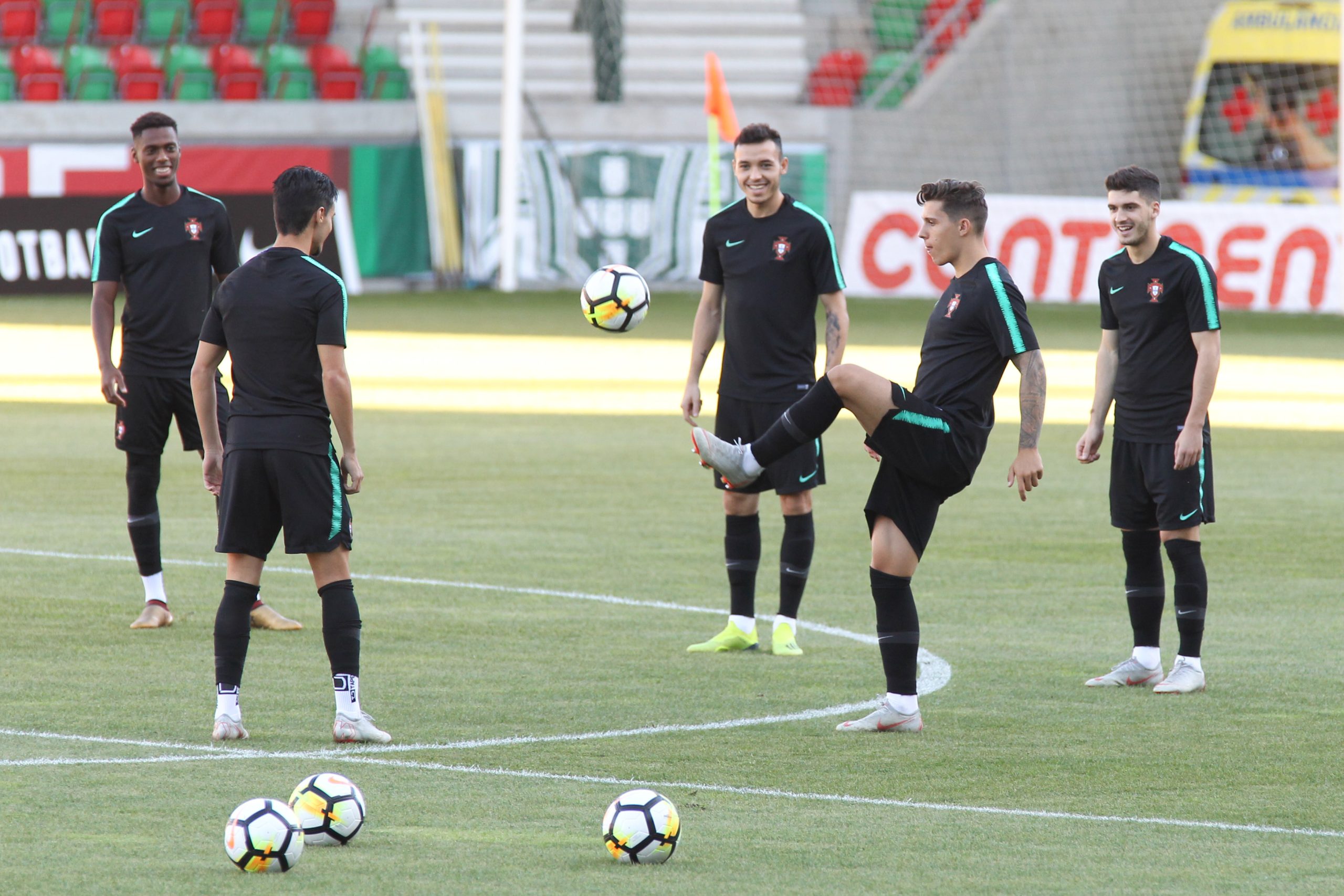 Seleção portuguesa de futebol de sub-21 tenta terceira presença seguida, face a invicta Polónia