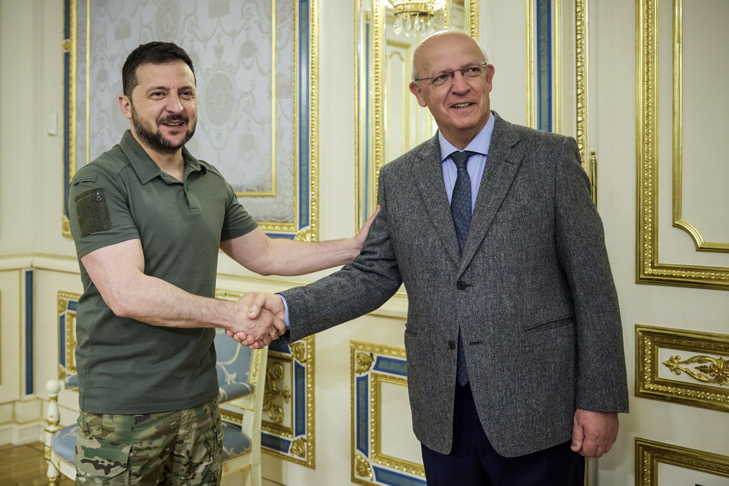 Zelensky agradeceu a Santos Silva apoio de Portugal e pediu mais armamento