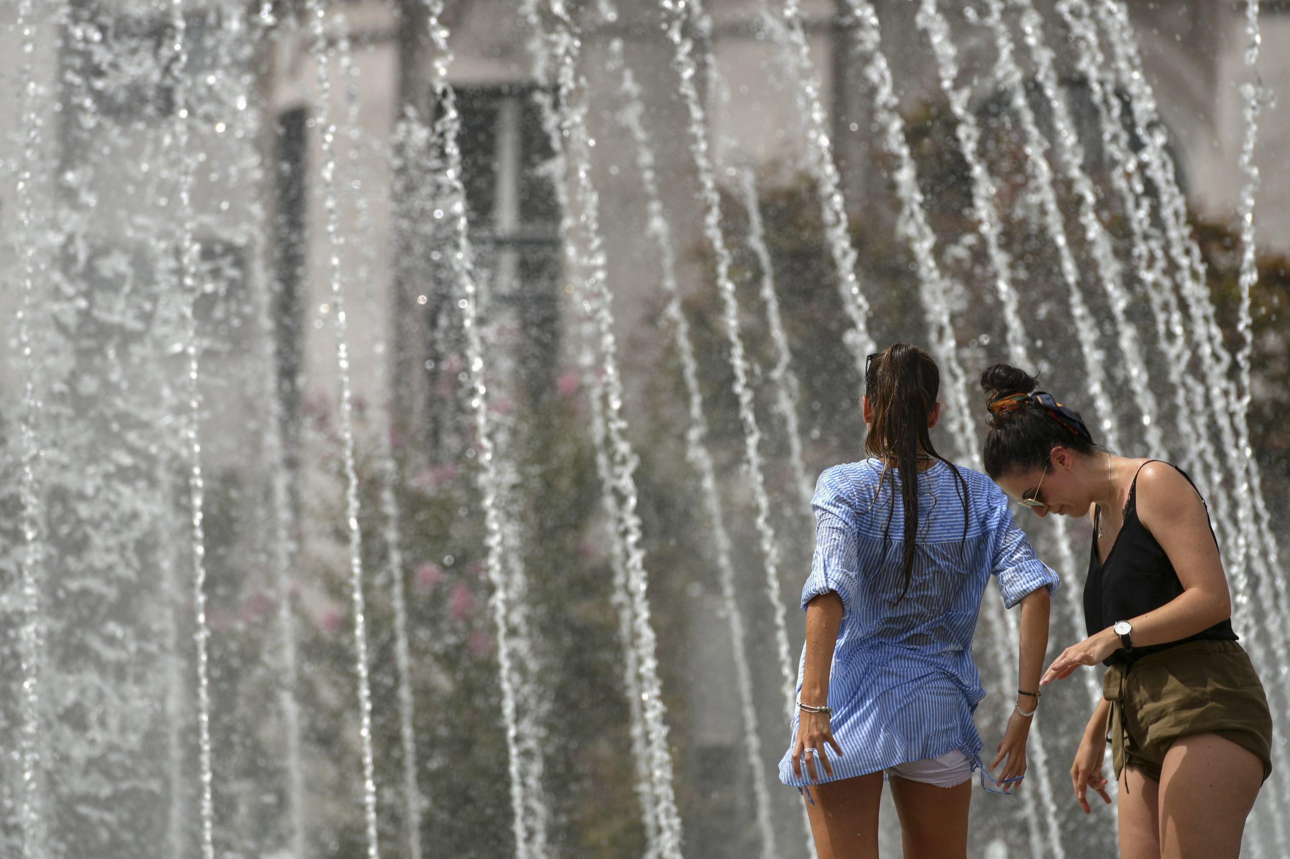 Temperatura continua a subir, exceto no Algarve. Saiba o tempo para hoje