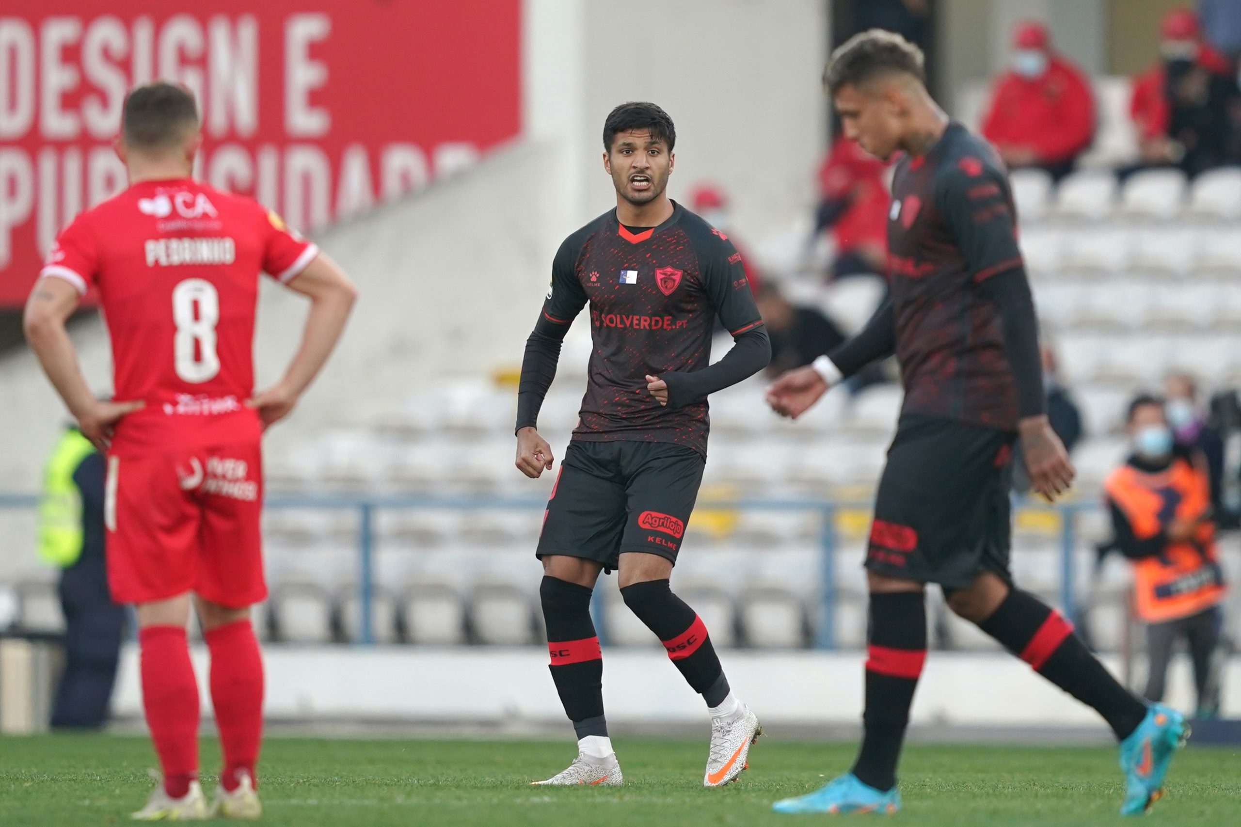 Santa Clara recorre às “instâncias responsáveis” após arbitragem com o Gil Vicente