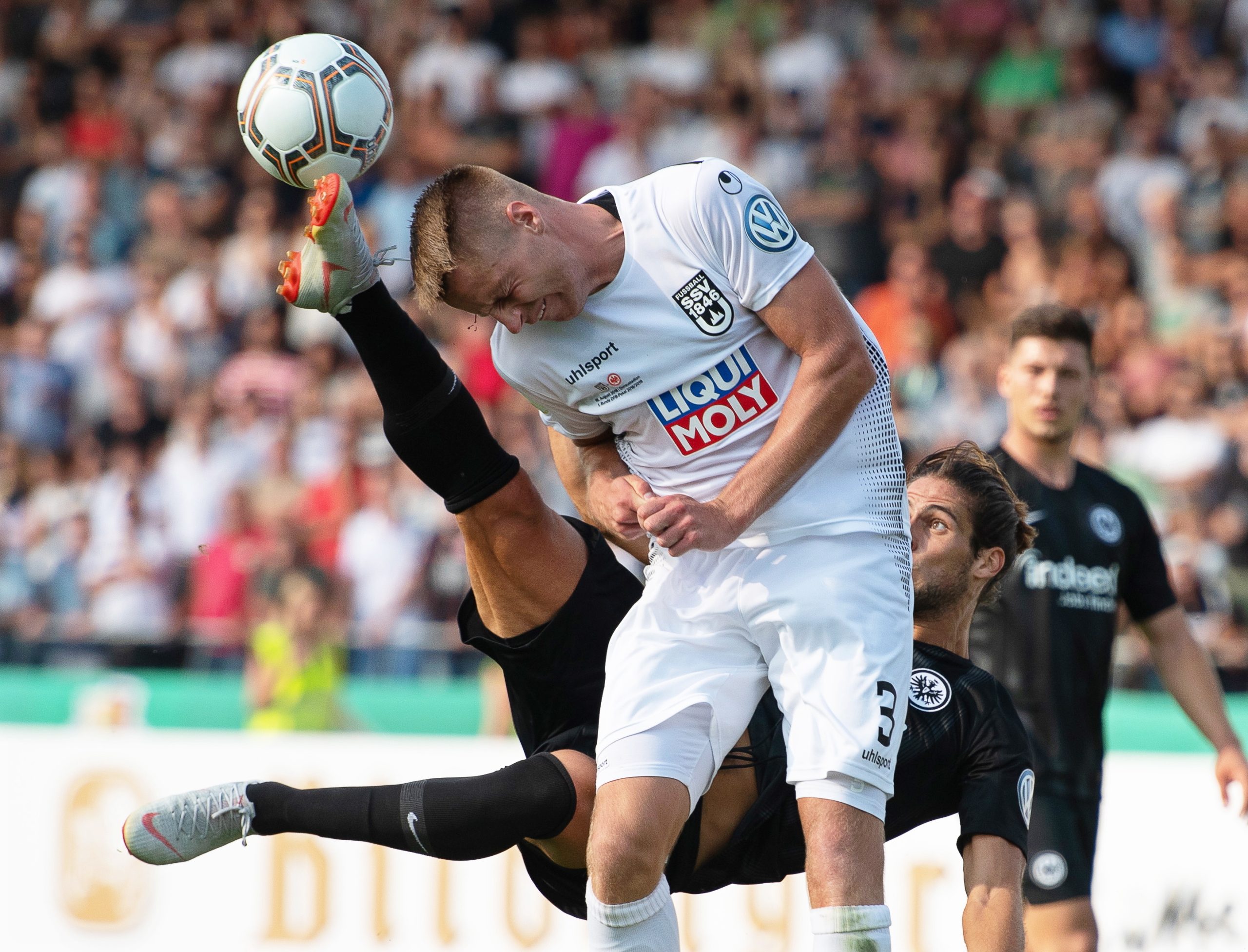 Golo de Gonçalo Paciência não evita eliminação do Frankfurt na Taça da Alemanha