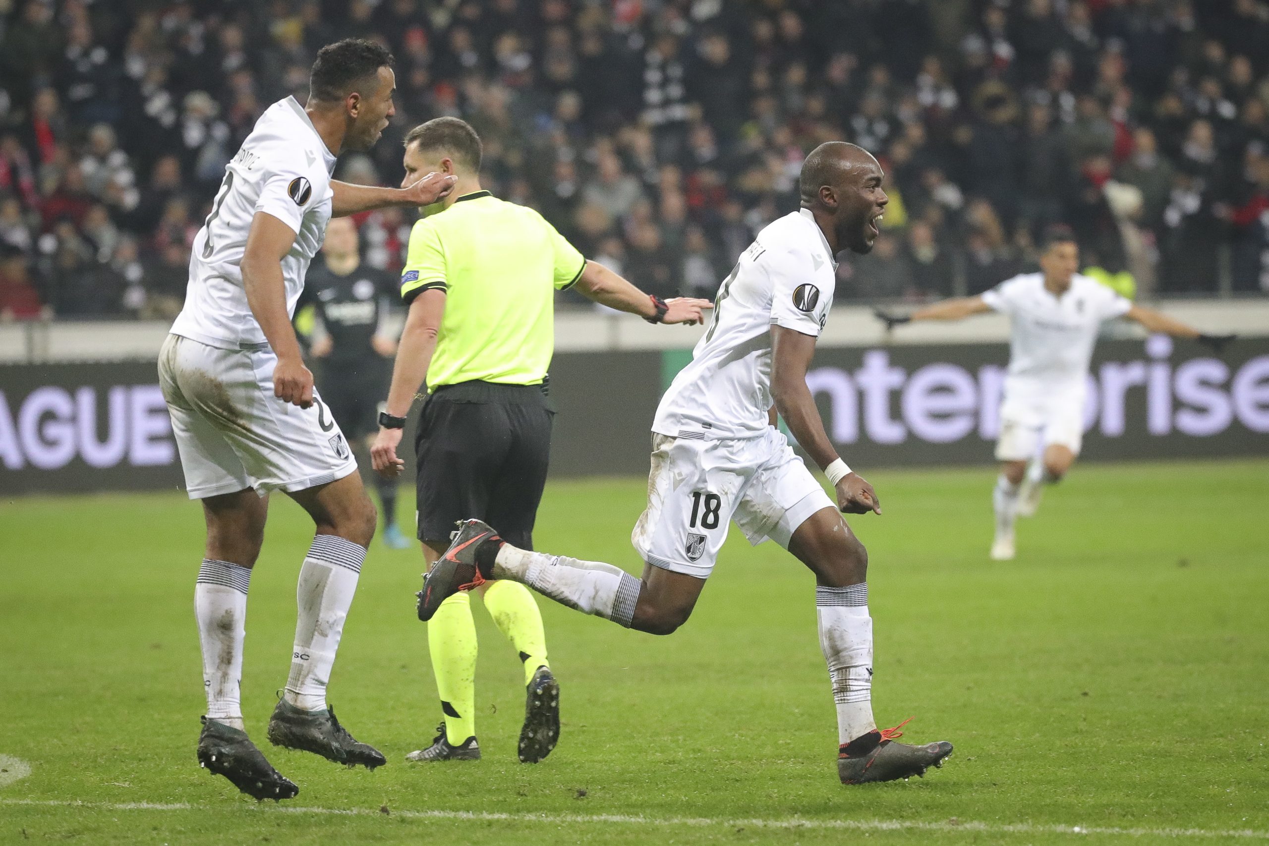 Vitória de Guimarães despede-se da Liga Europa com triunfo em Frankfurt