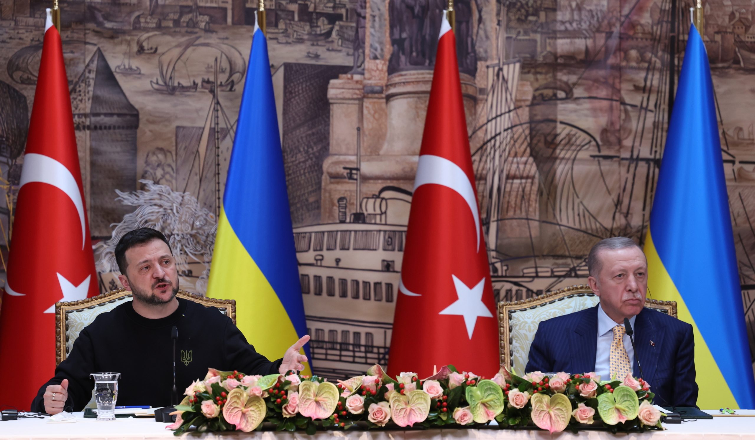 Turquia oferece-se para acolher cimeira de paz entre Kiev e Moscovo