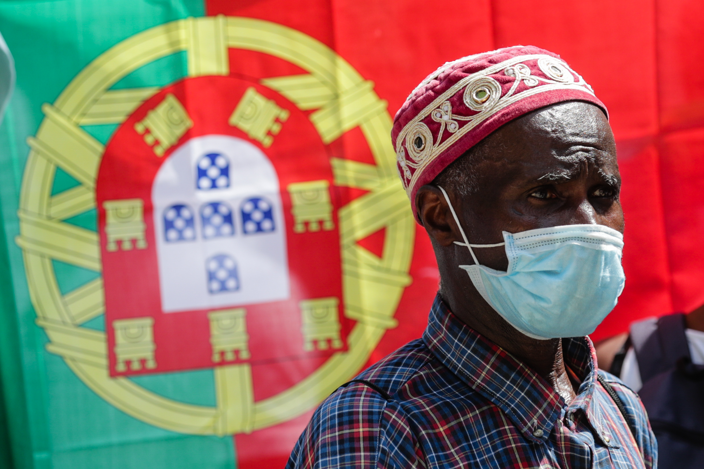 “Quem adormece a democracia, acorda a ditadura”. Diáspora da Guiné-Bissau reúne centenas em Lisboa para denunciar situação no país
