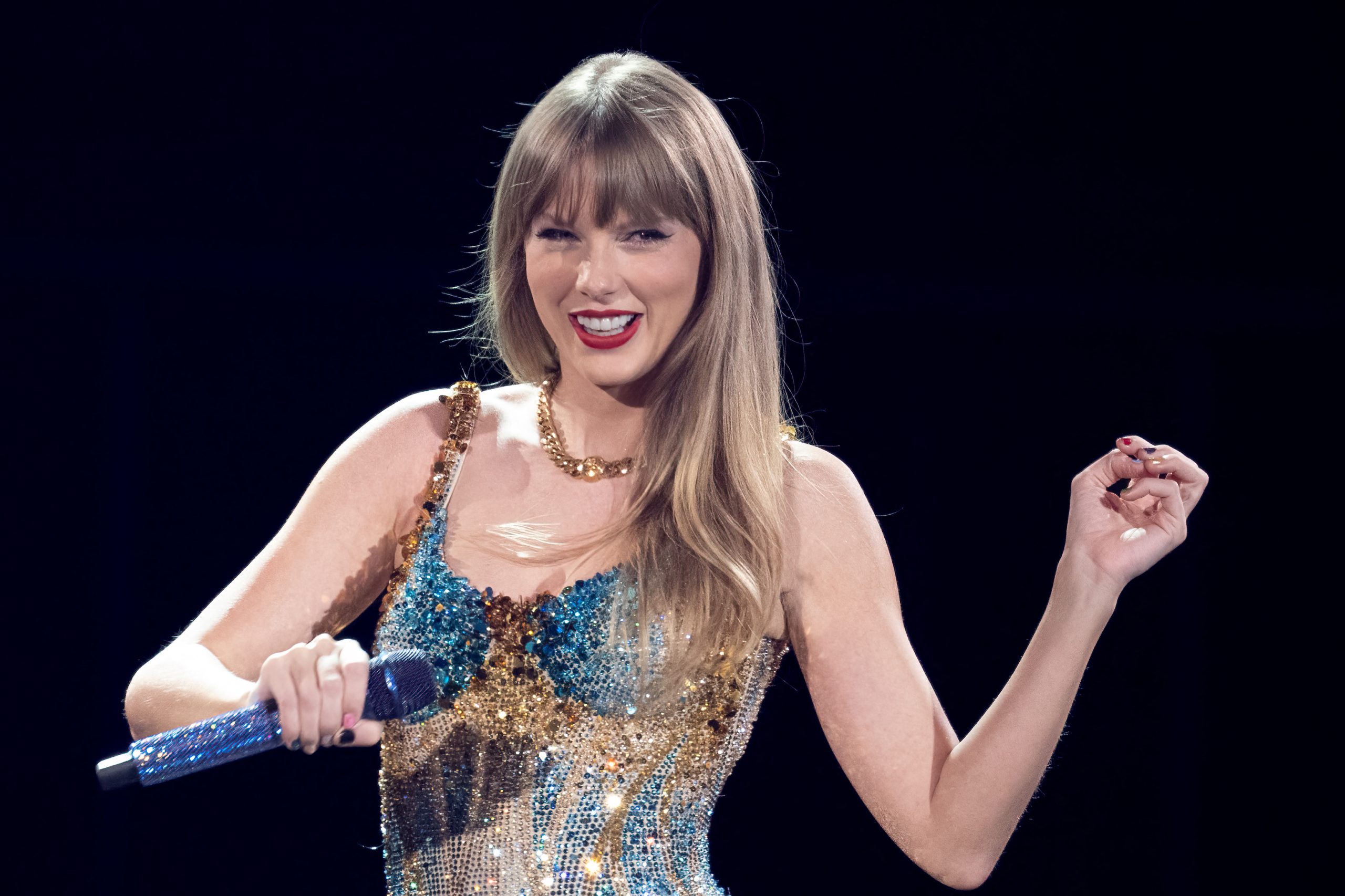 Comissão Europeia pede a Taylor Swift que convença os jovens a votar nas Europeias