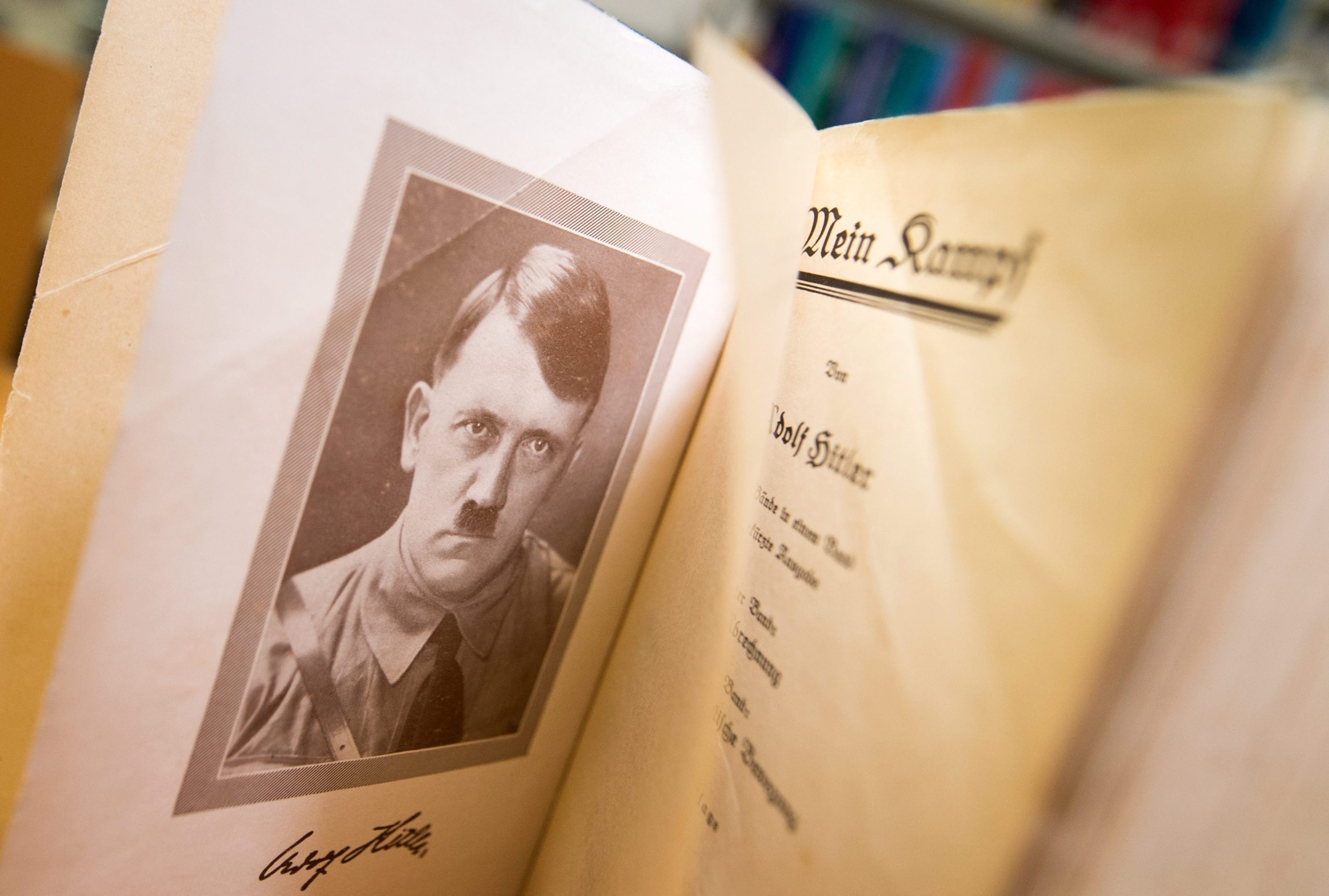 “Mein Kampf”, o livro de Hitler tornou-se um “best-seller” na Alemanha